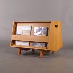 Bottleship, diseñado por Ernest Race para Isokon London, hacia 1963, en contrachapado de cerezo