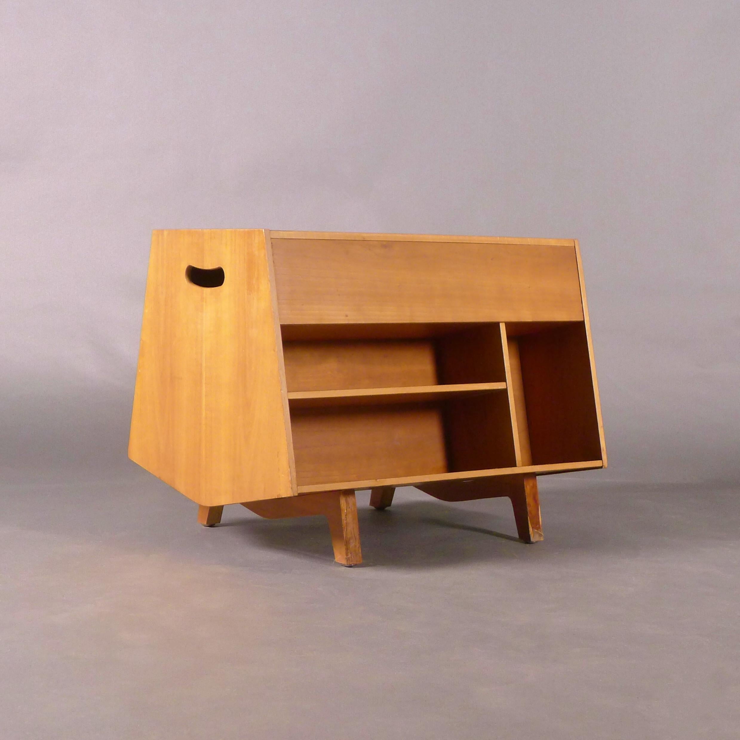 Bottleship, designed by Ernest Race for Isokon London, circa 1963, in cherry ply In Good Condition In Wargrave, Berkshire
