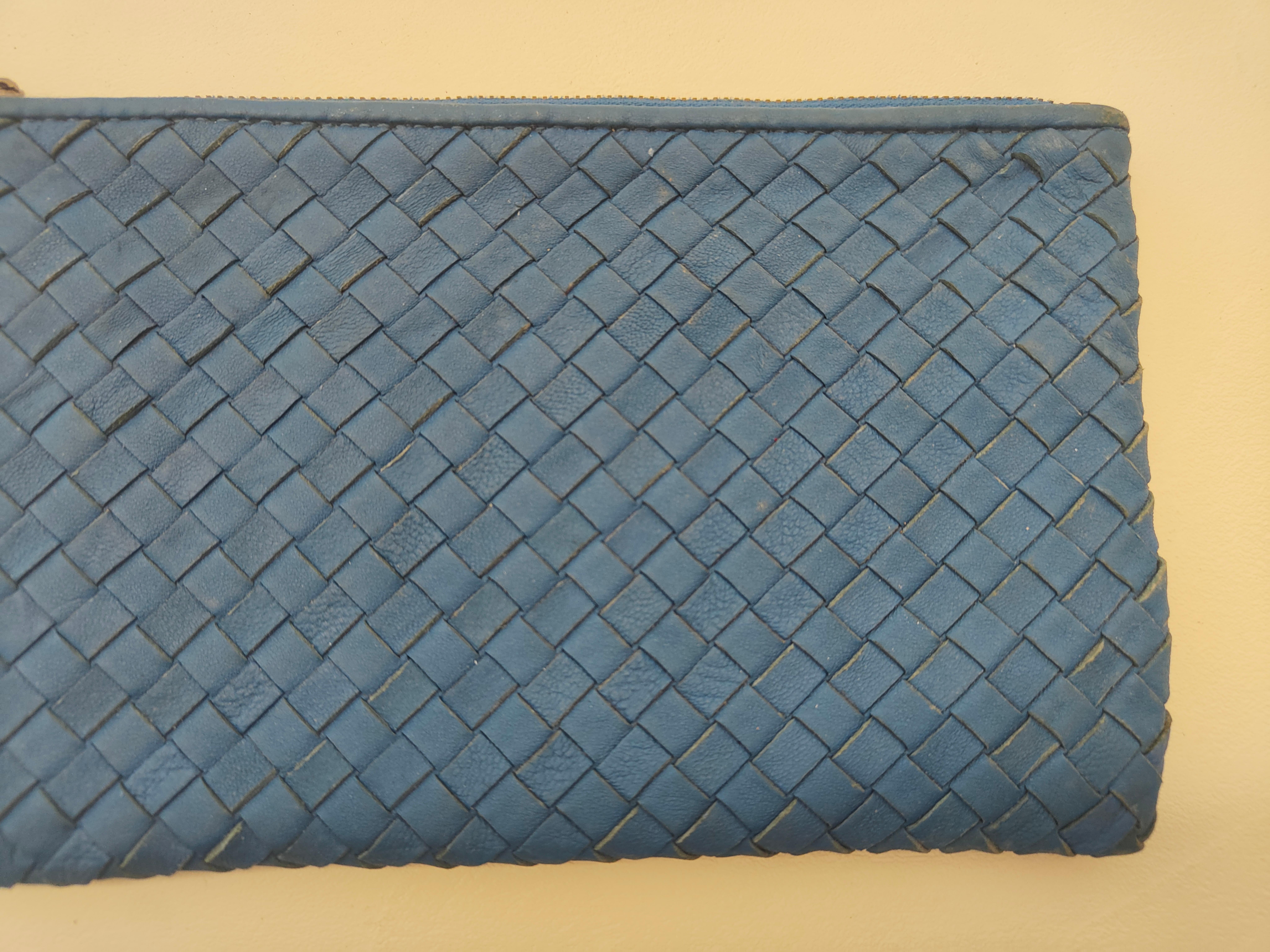 Botttega Veneta blue leather clutch wallet In Good Condition In Capri, IT