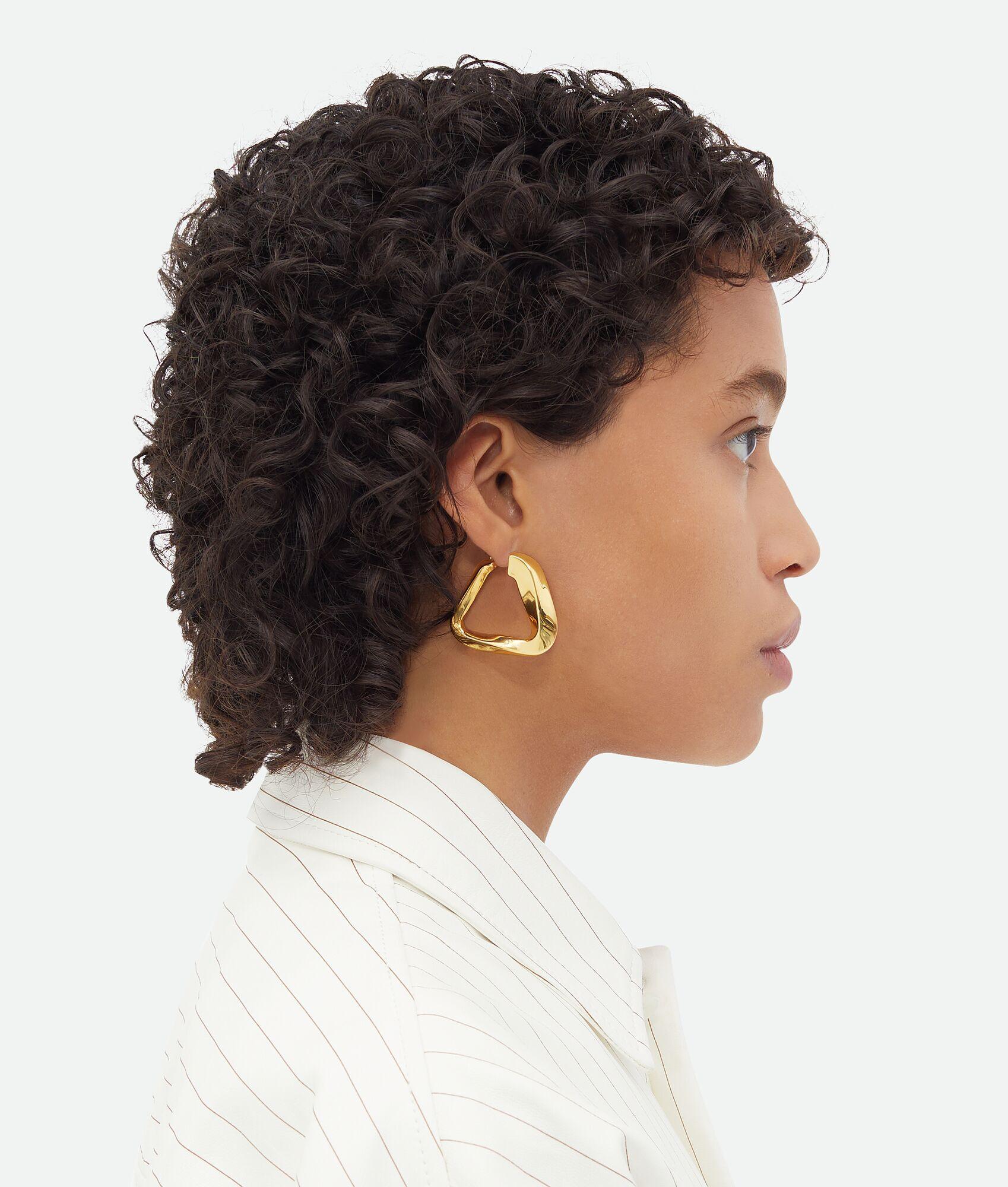 BOTTTEGA VENETA vergoldete Sterlingsilber ESSENTIALS TRIANGLE HOOP-Ohrringe für Damen oder Herren im Angebot