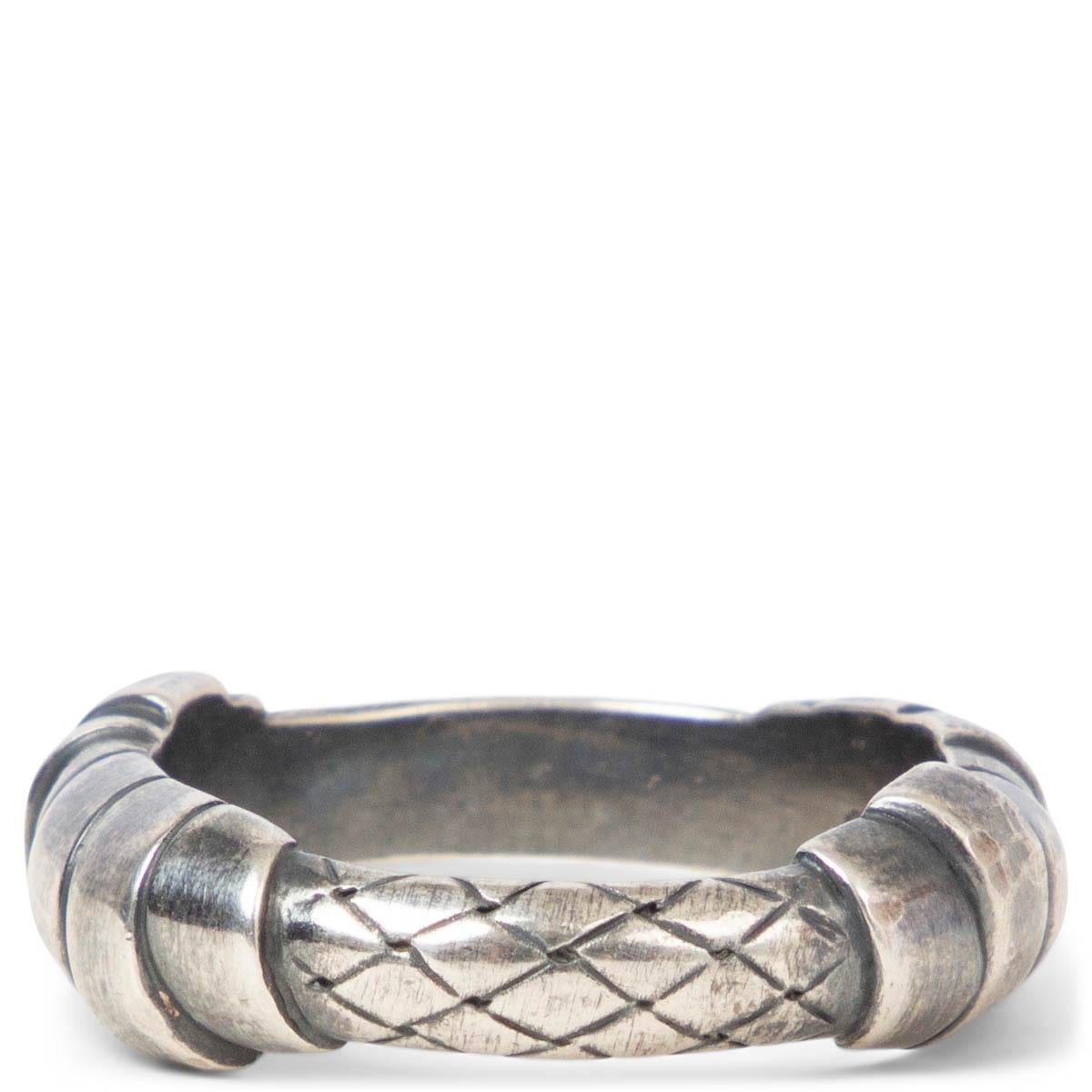 100% authentic Bottega Veneta braided engraved band ring in oxidised sterling silver with wrapped details. Has been worn and is in excellent condition.

Measurements
Size	8.5
Width	0.5cm (0.2in)

All our listings include only the listed item unless