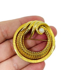 BOUCHER signed vintage gold tone pearl designer brooch