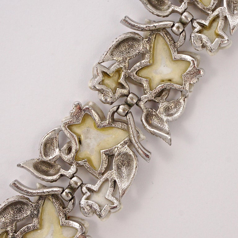 Boucher Silver Plated and White Glass Ivy Leaves Link Bracelet circa 1950s For Sale 2