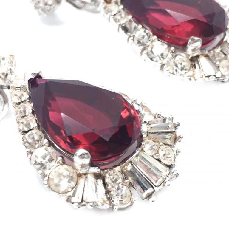 Boucher Boucles d'oreilles vintage en faux rubis et diamants, années 1950 Pour femmes en vente