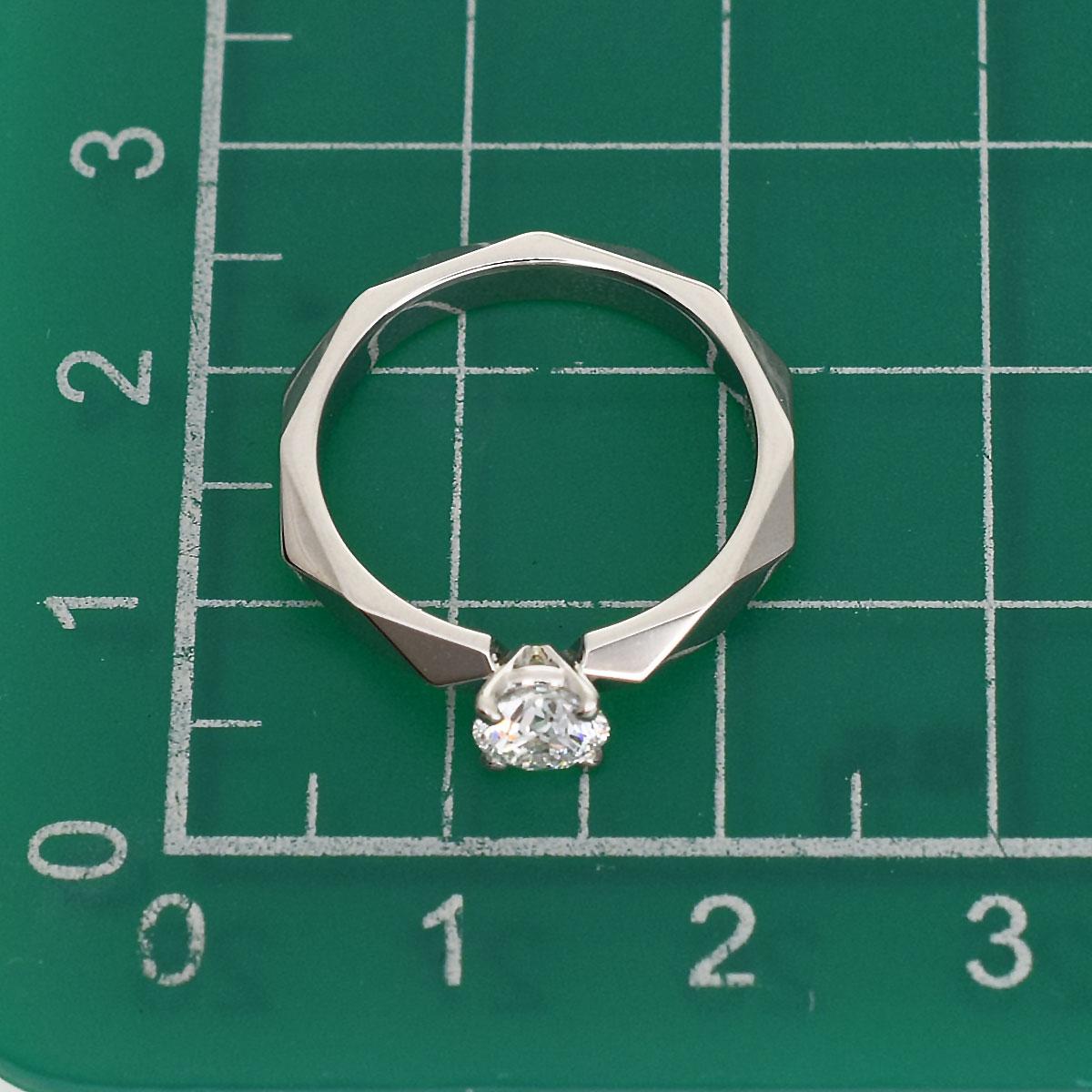 Women's Boucheron 0.47 Carat Diamond 18 Karat White Gold Facet Solitaire Ring For Sale