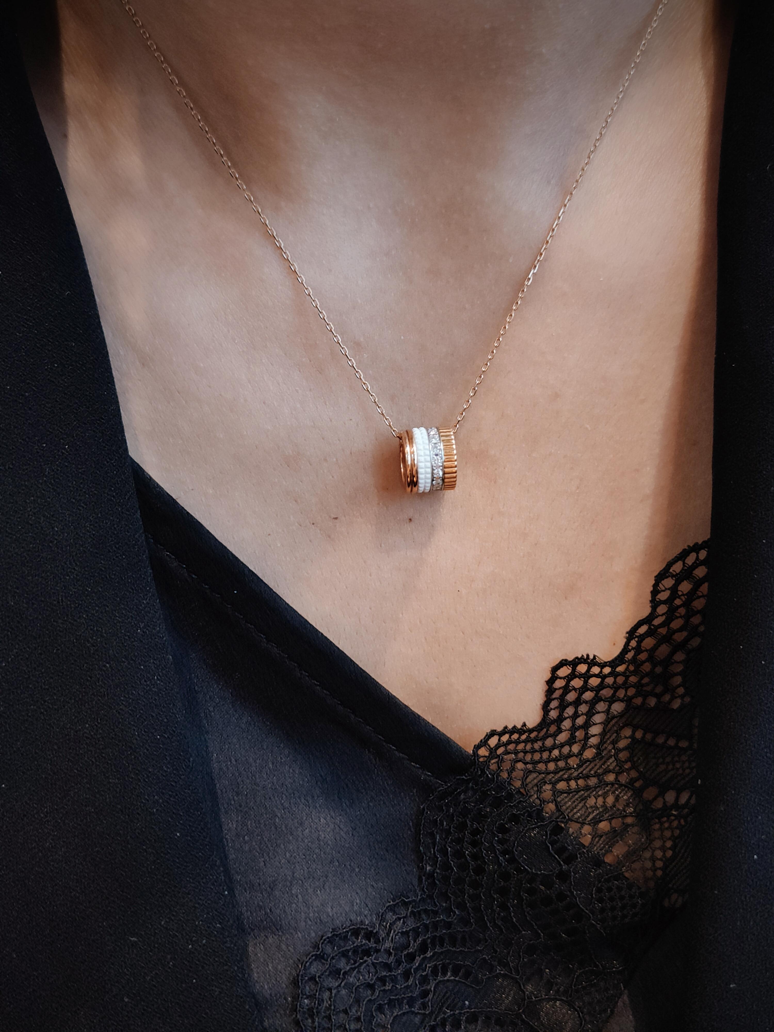 18 karat pink gold necklace from the iconic Quatre Collection by Boucheron

The Quatre White Edition brings a hint of freshness with the ceramic, which illuminates the clou de Paris motif. Extremely refined, this feminine and elegant pendant is