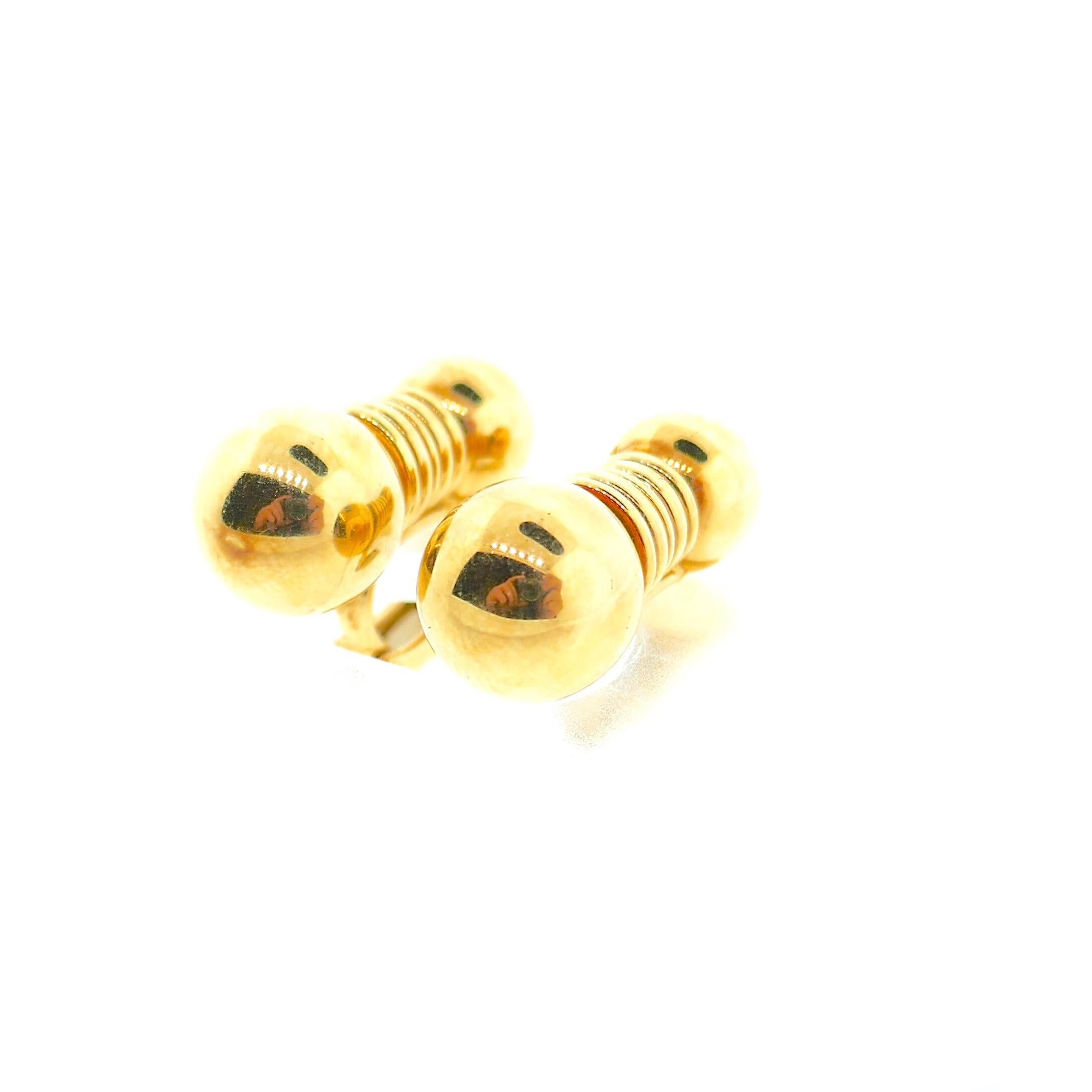 Boucheron 18 Karat Yellow Gold Clip-On Earrings In Excellent Condition In Beverly Hills, CA
