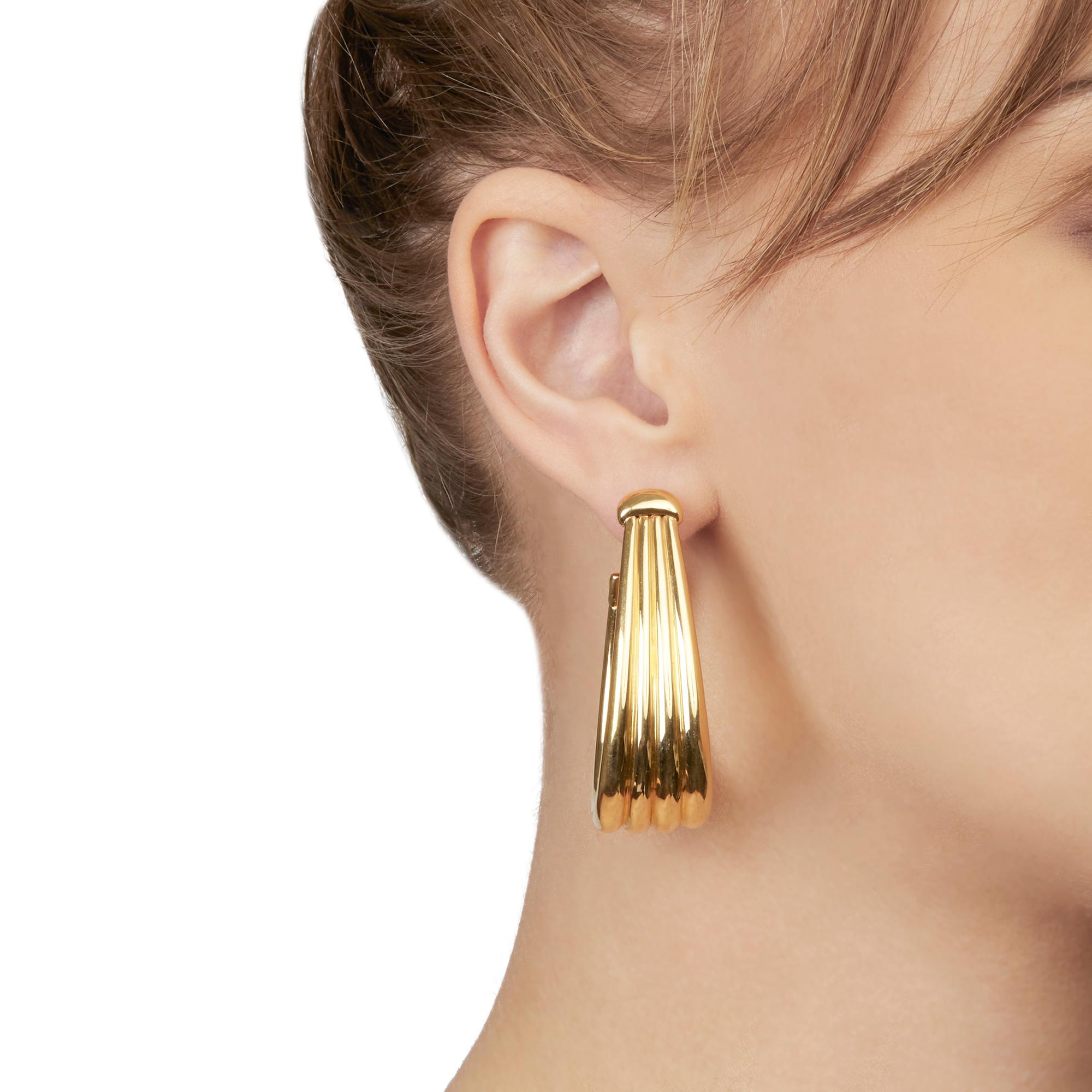 These Earrings by Boucheron feature a large hoop design, made in 18k Yellow Gold. Complete with Xupes Presentation Box.
