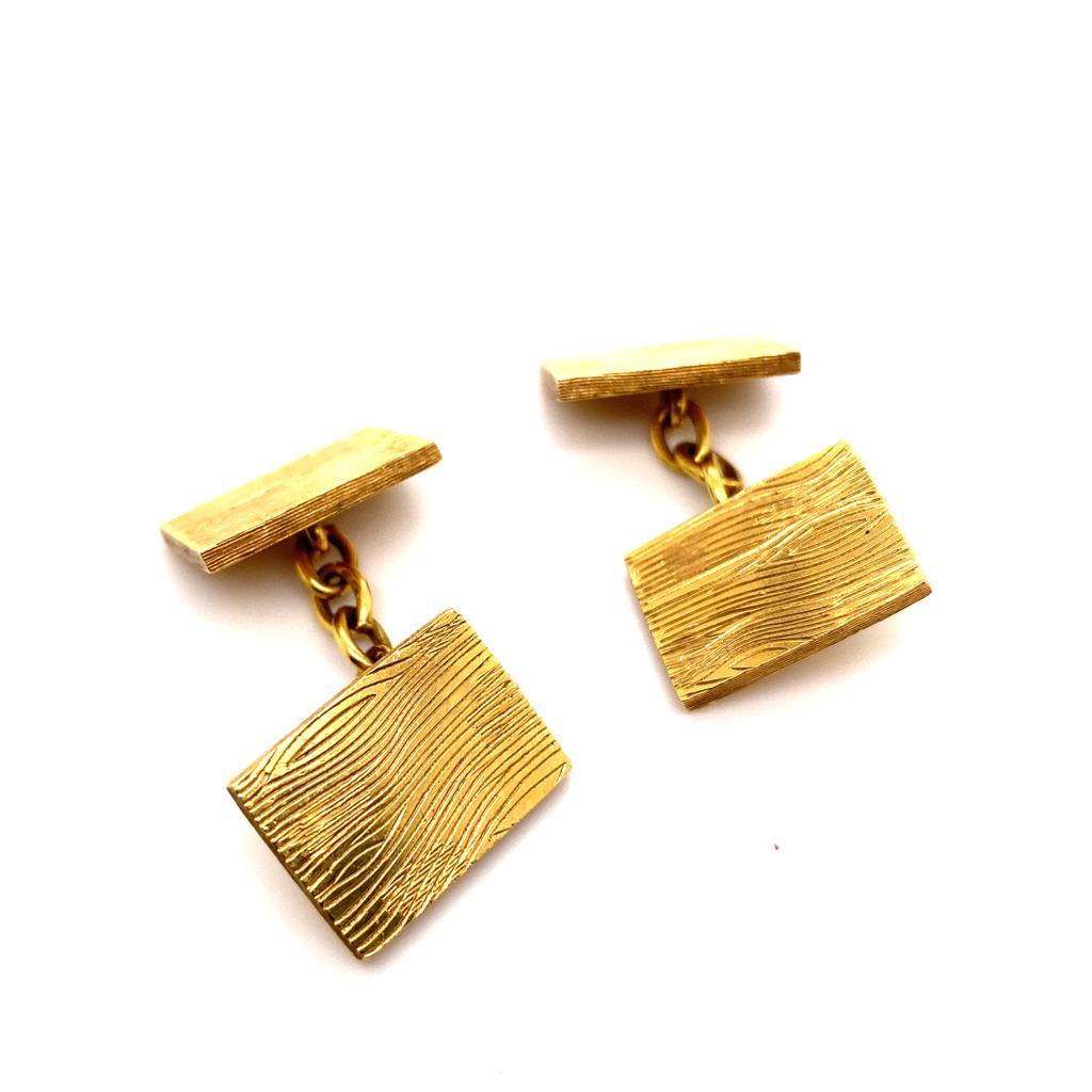 A pair of Boucheron 18 karat yellow gold rectangular chain link cufflinks, circa 1960.

These vintage cufflinks feature a realistic bark effect engraving to each yellow gold rectangle 

The chain link fittings between the rectangles mean that these