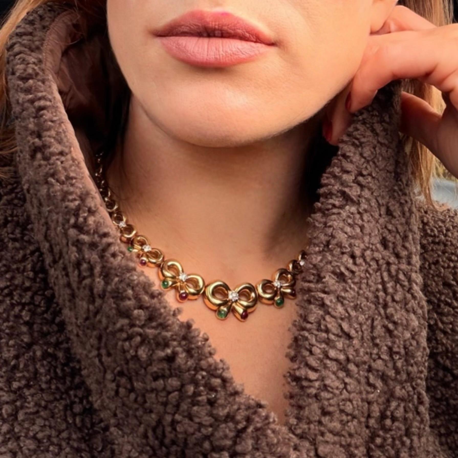 Collier en or 18ct à diamants, émeraudes et rubis de Boucheron (années 1950) en vente 5