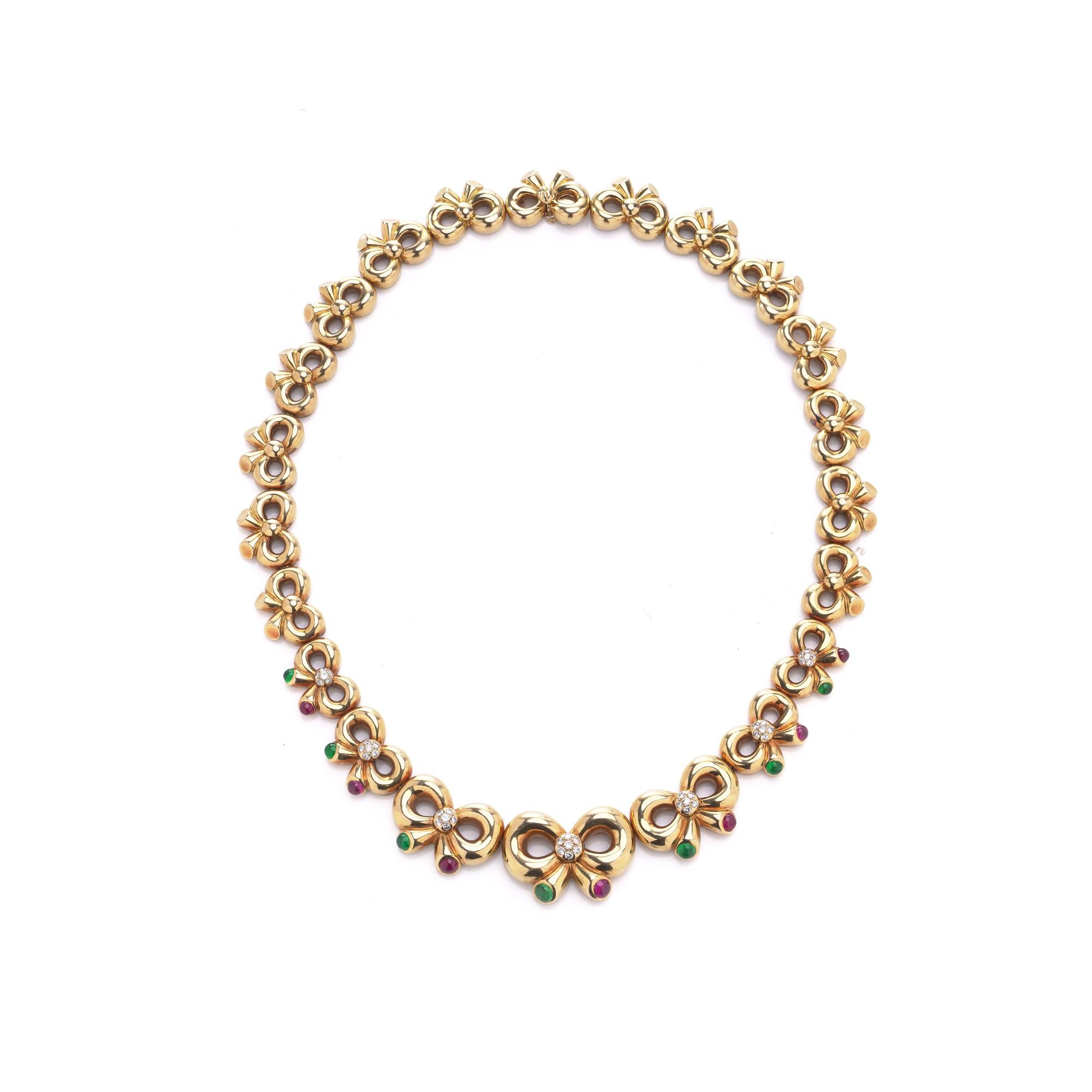 Collier en or 18ct à diamants, émeraudes et rubis de Boucheron (années 1950) Pour femmes en vente