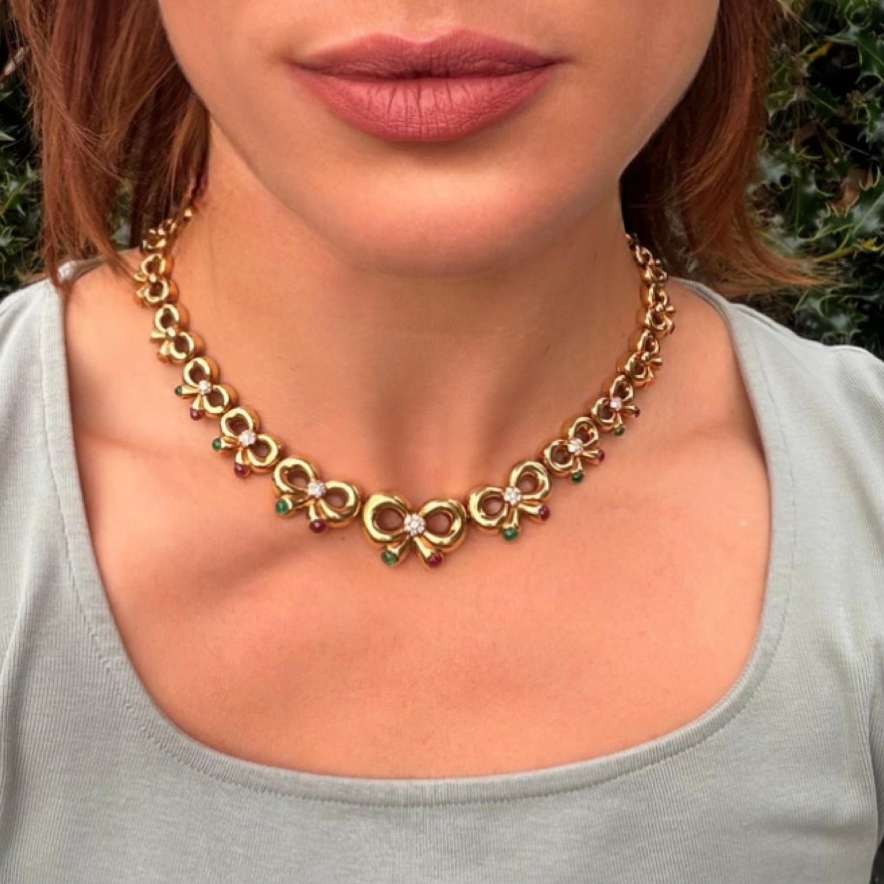 Collier en or 18ct à diamants, émeraudes et rubis de Boucheron (années 1950) en vente 4