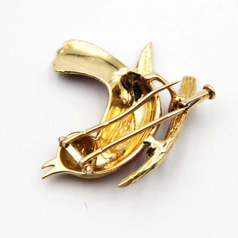 Boucheron 18k Gold Enamel Emerald Bird Brooch For Sale at 1stDibs