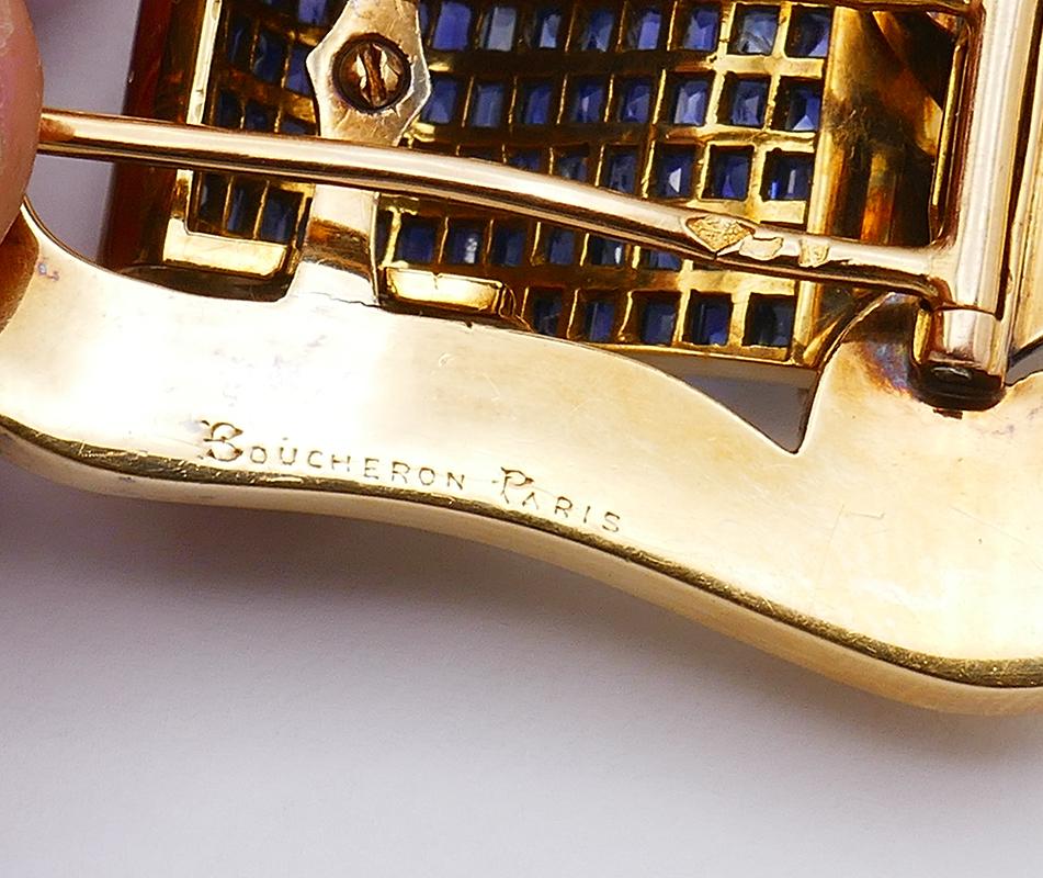 Schicker Retro-Clip von Boucheron Paris aus den 1930er Jahren.
Der aus 18 Karat Gelbgold gefertigte Clip ist mit ca. 10 Karat unsichtbar gefassten Saphiren und 2,40 Karat Diamanten im alten europäischen Schliff (Farbe G-I, Reinheit VS1-SI1) besetzt.