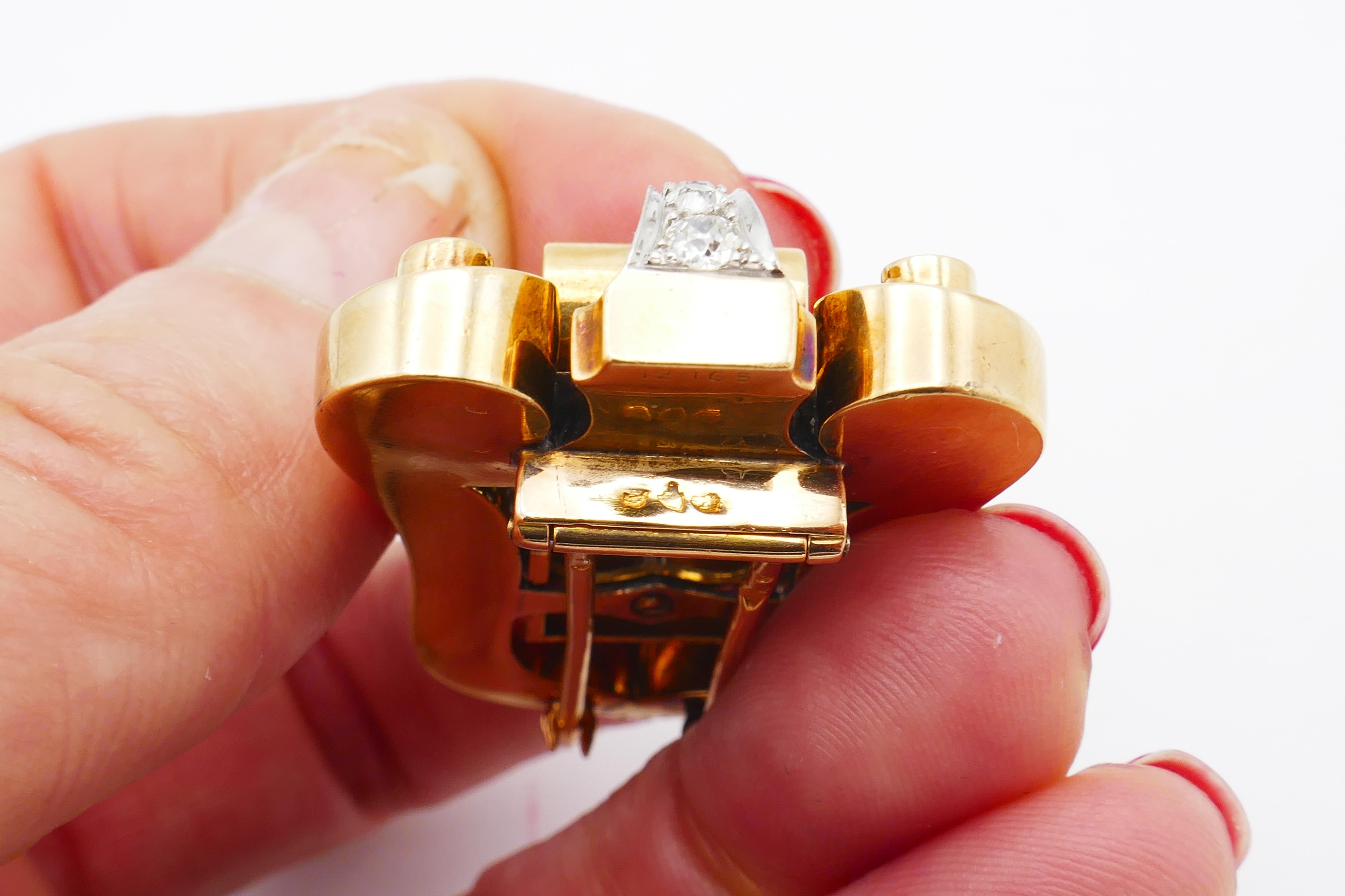Boucheron 18k Gold Retro Clip-Anstecknadelbrosche für Damen oder Herren im Angebot