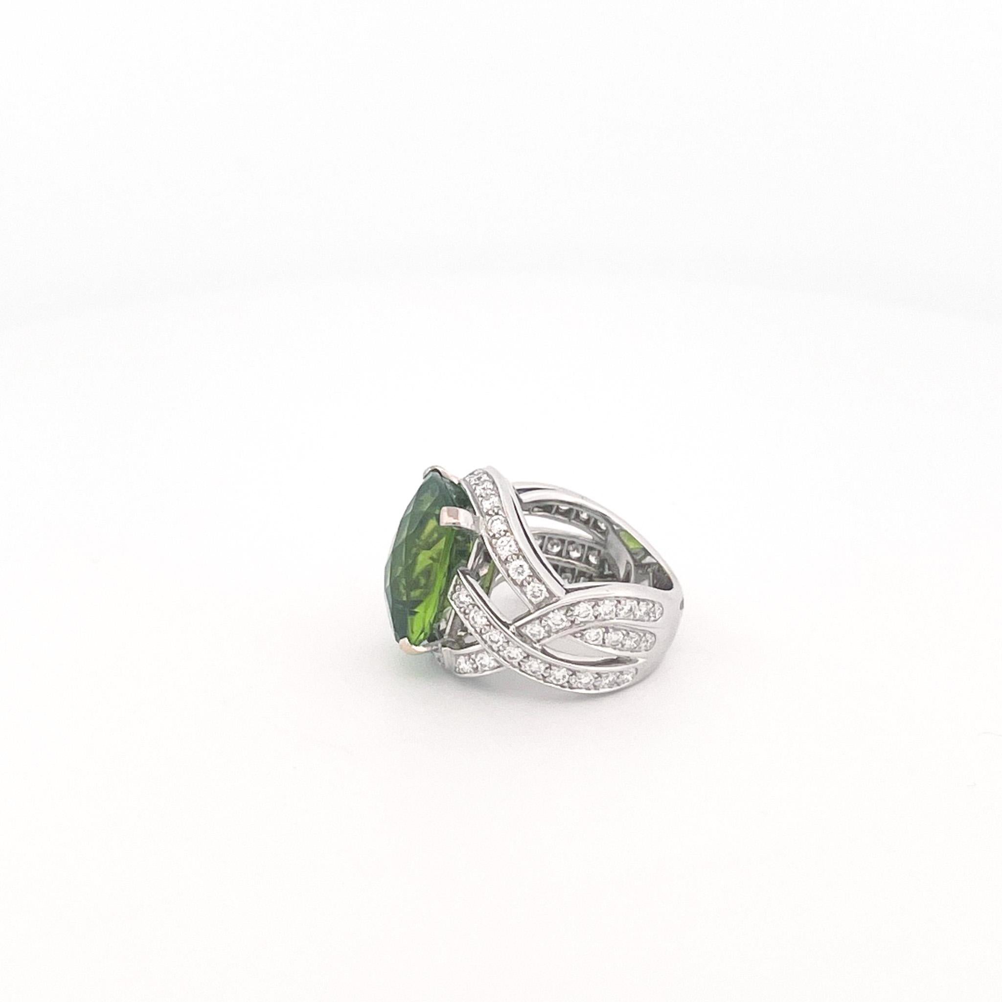 Boucheron 18k White Gold Peridot & Diamond Cocktail Ring In Excellent Condition For Sale In Dallas, TX