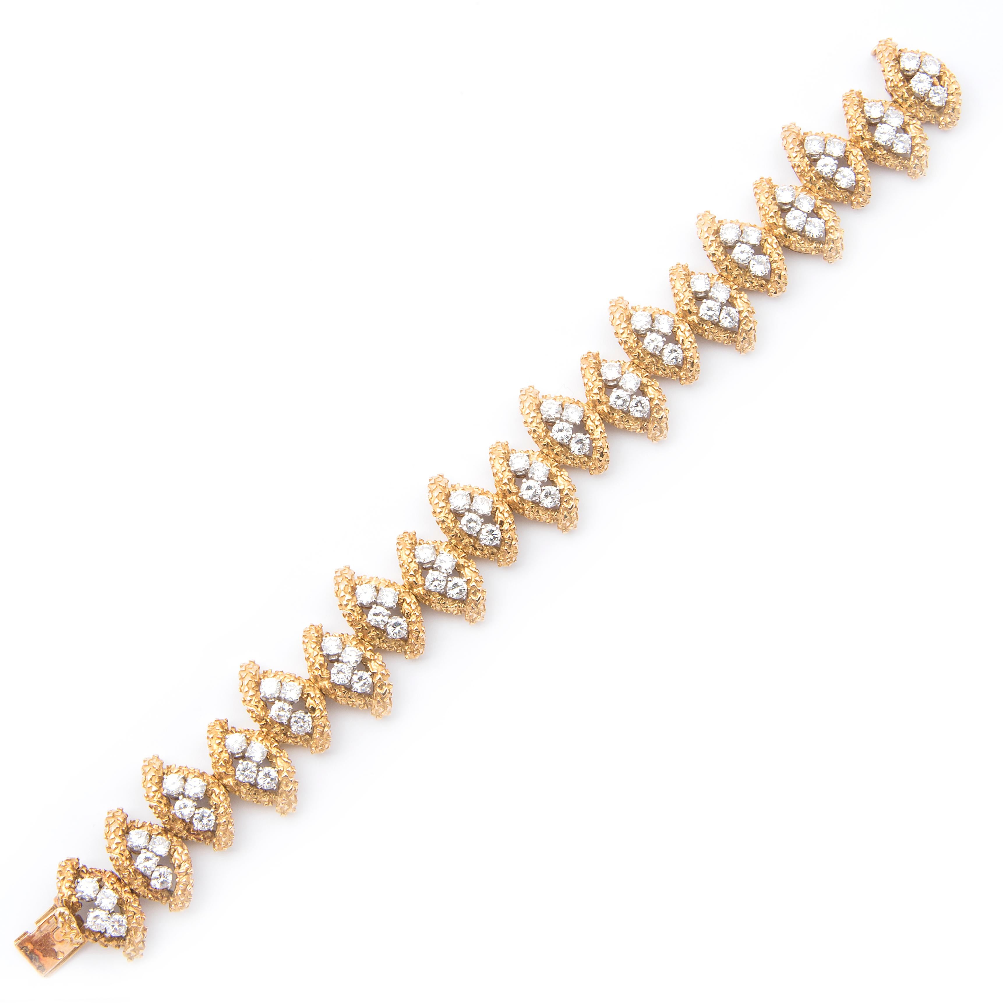 Elegant bracelet by Boucheron, textured 18k yellow gold, each link set with four diamonds, 76 diamonds in total.
Signed Boucheron Paris, maker's mark, French hallmarks and numbered 8650
Circa 1970s