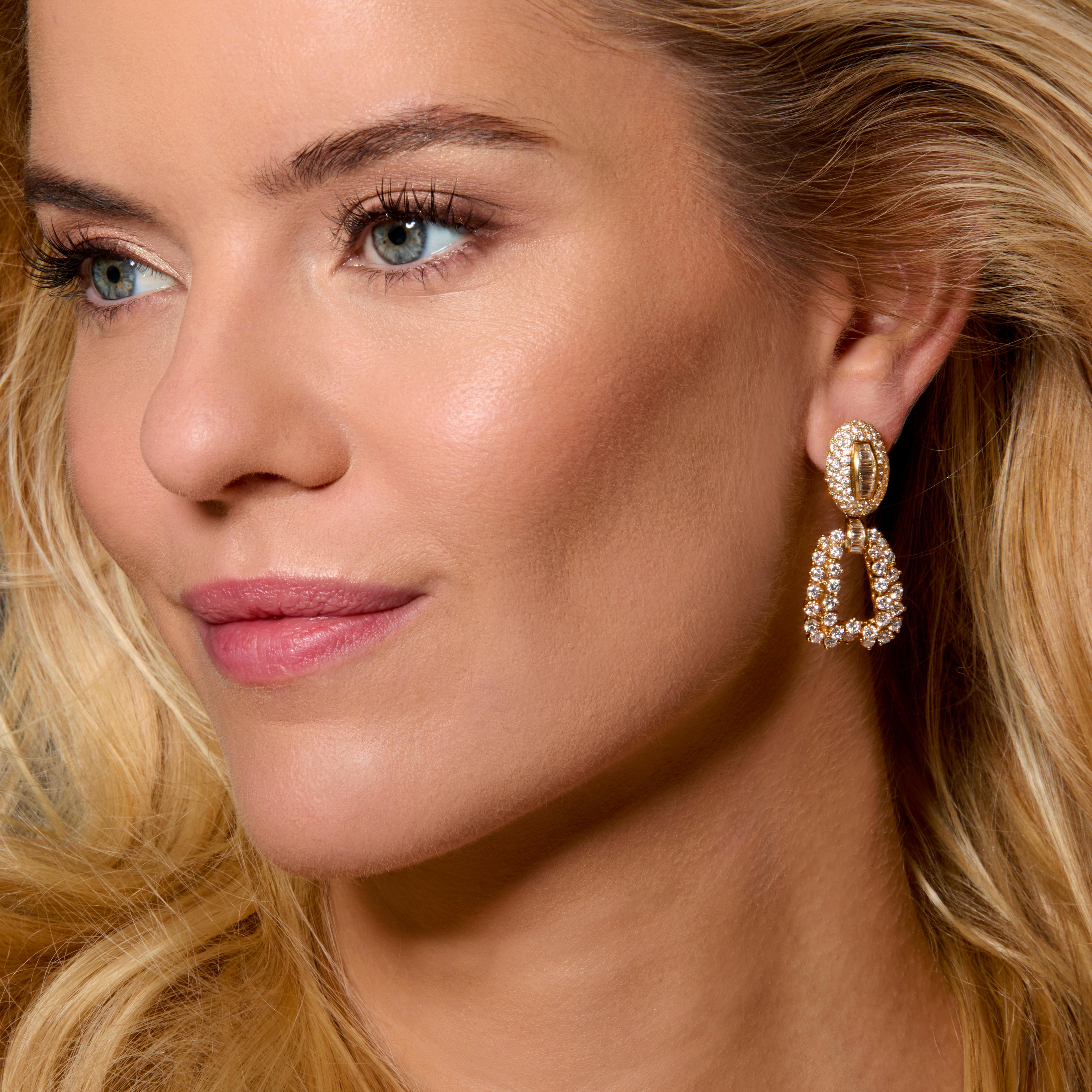 Donna Orecchini da giorno e da notte in oro giallo 18 carati e diamanti di Boucheron in vendita