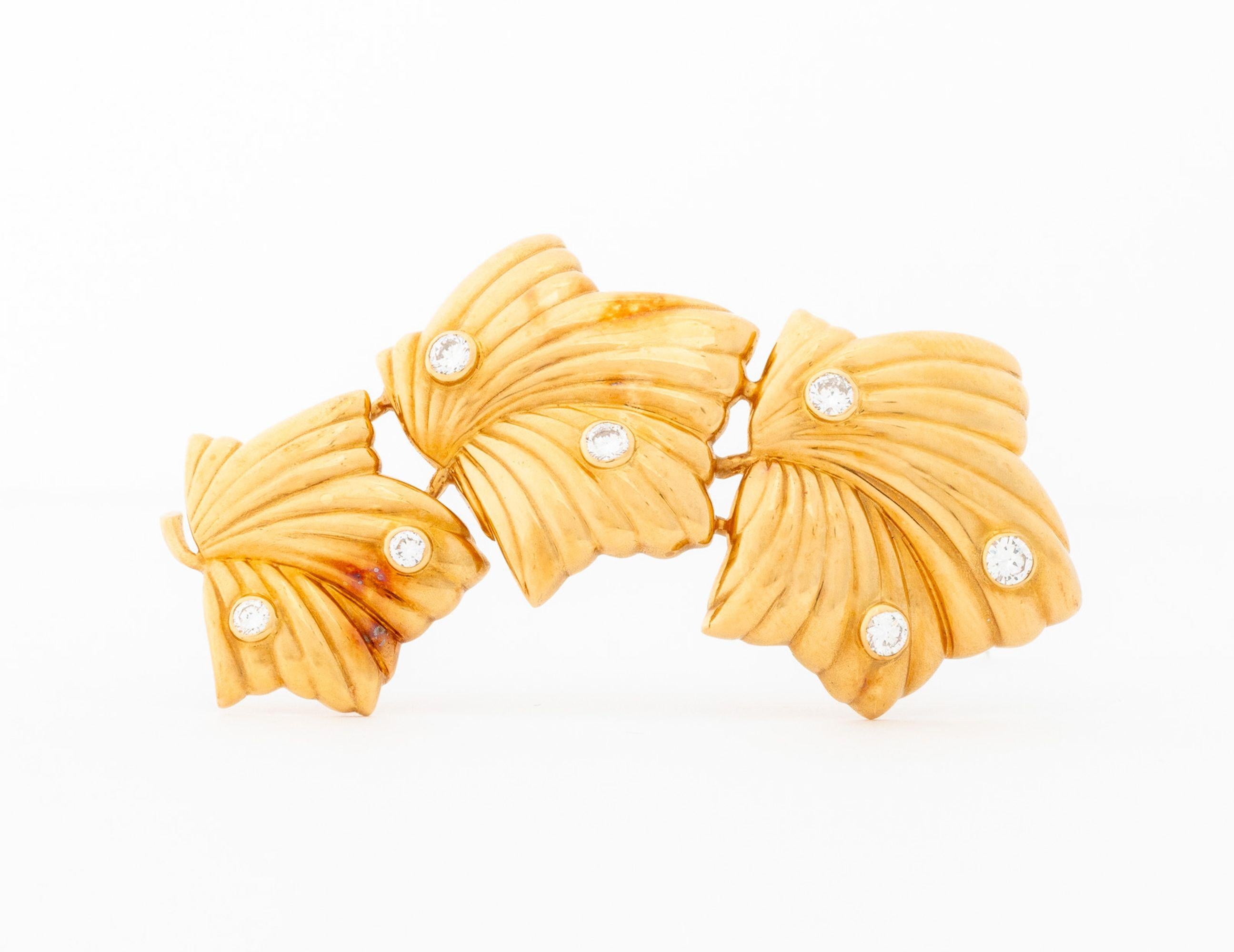 Moderne Boucheron Broche en or jaune 18K avec diamants en vente