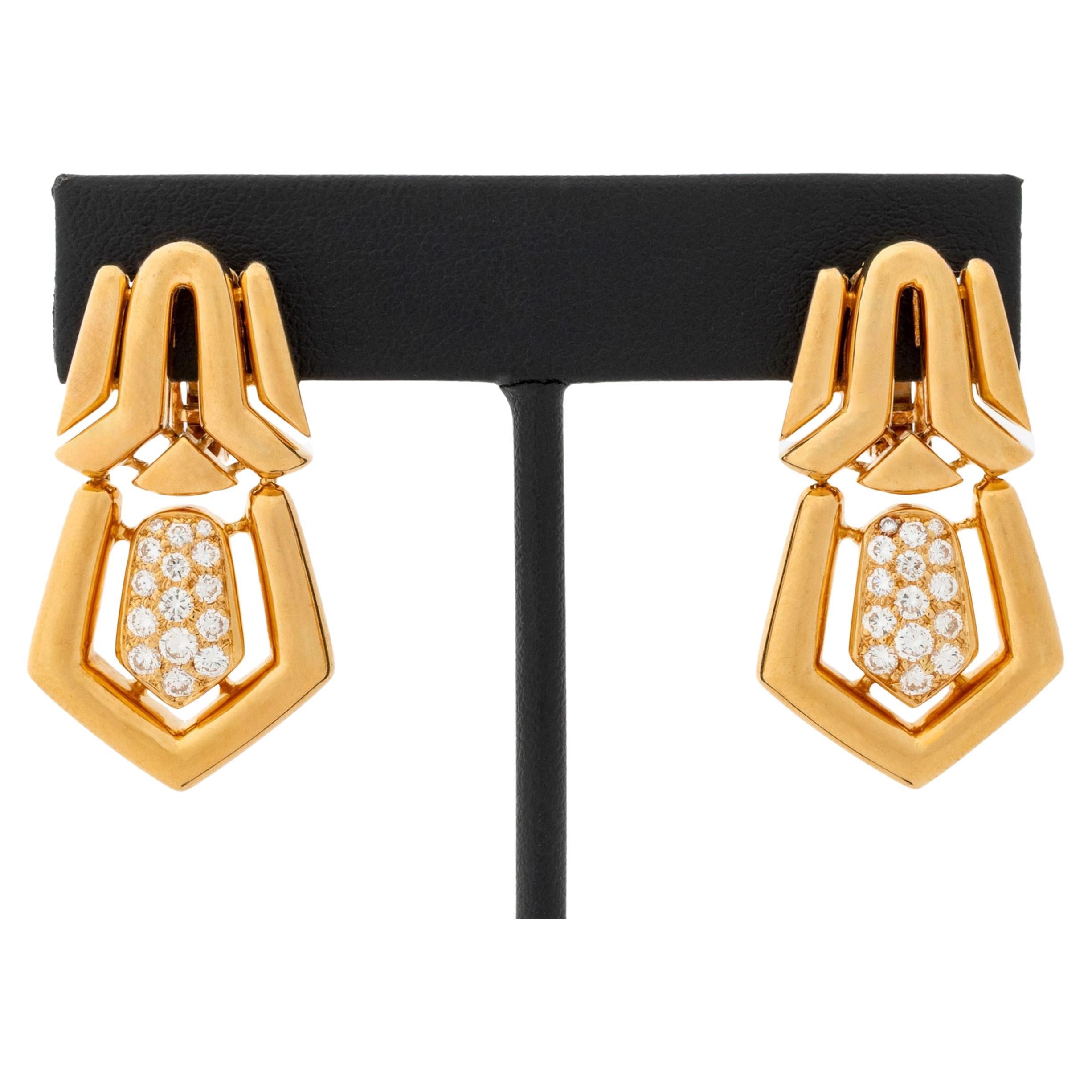 Orecchini a goccia con diamanti in oro giallo 18 carati Boucheron in vendita