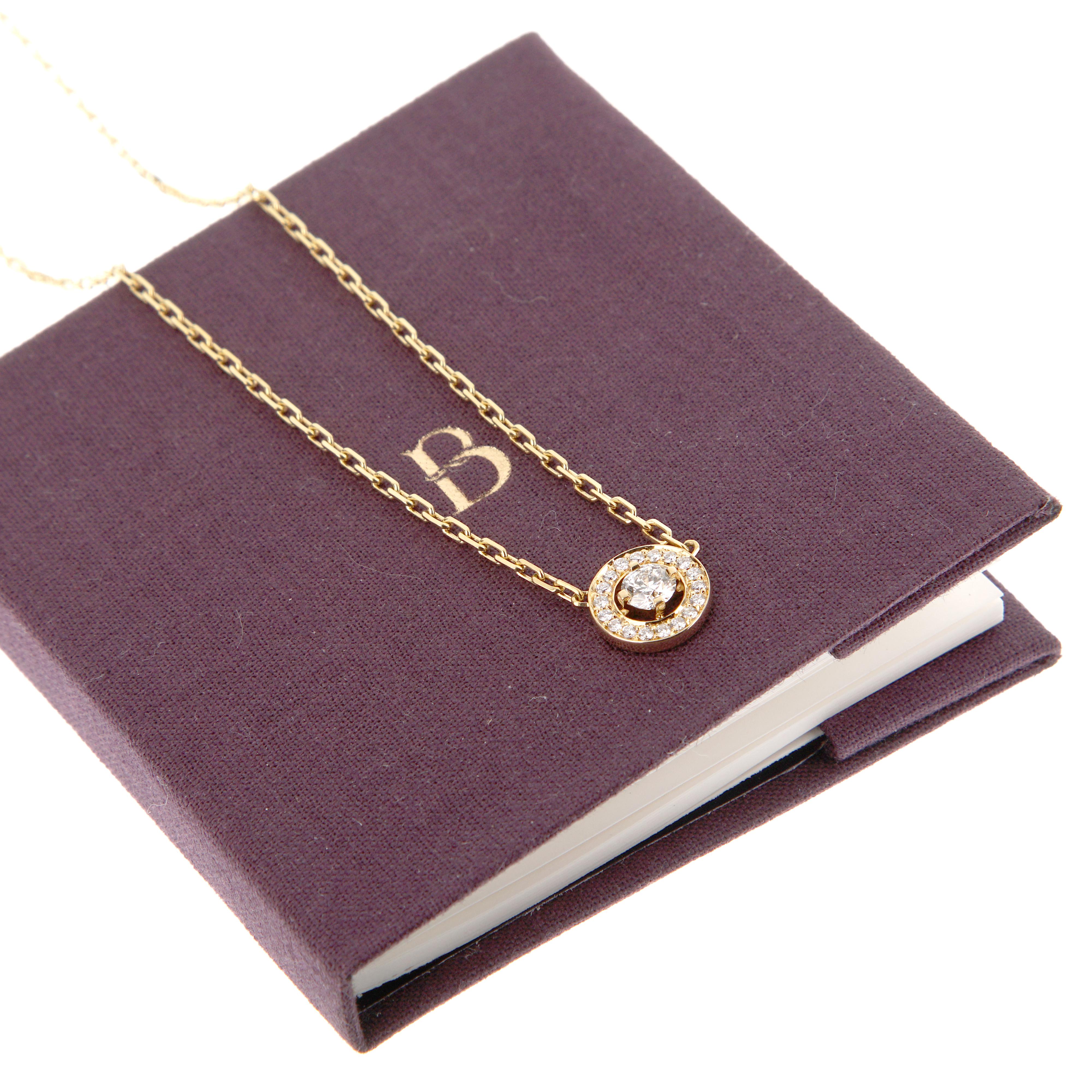 Boucheron Collier pendentif solitaire en or jaune 18k avec diamants Excellent état - En vente à Feasterville, PA