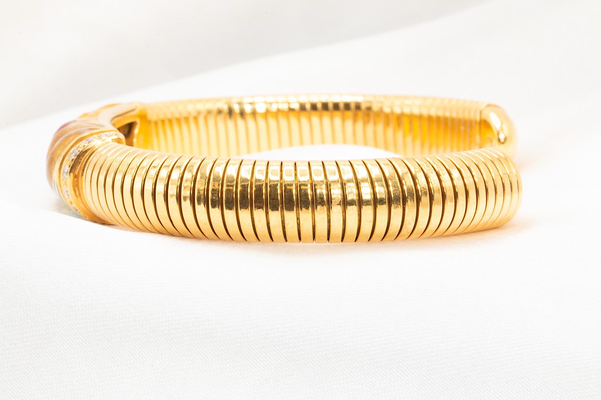 Taille ronde Boucheron, manchette vintage en or jaune 18 carats, émail et diamants en vente