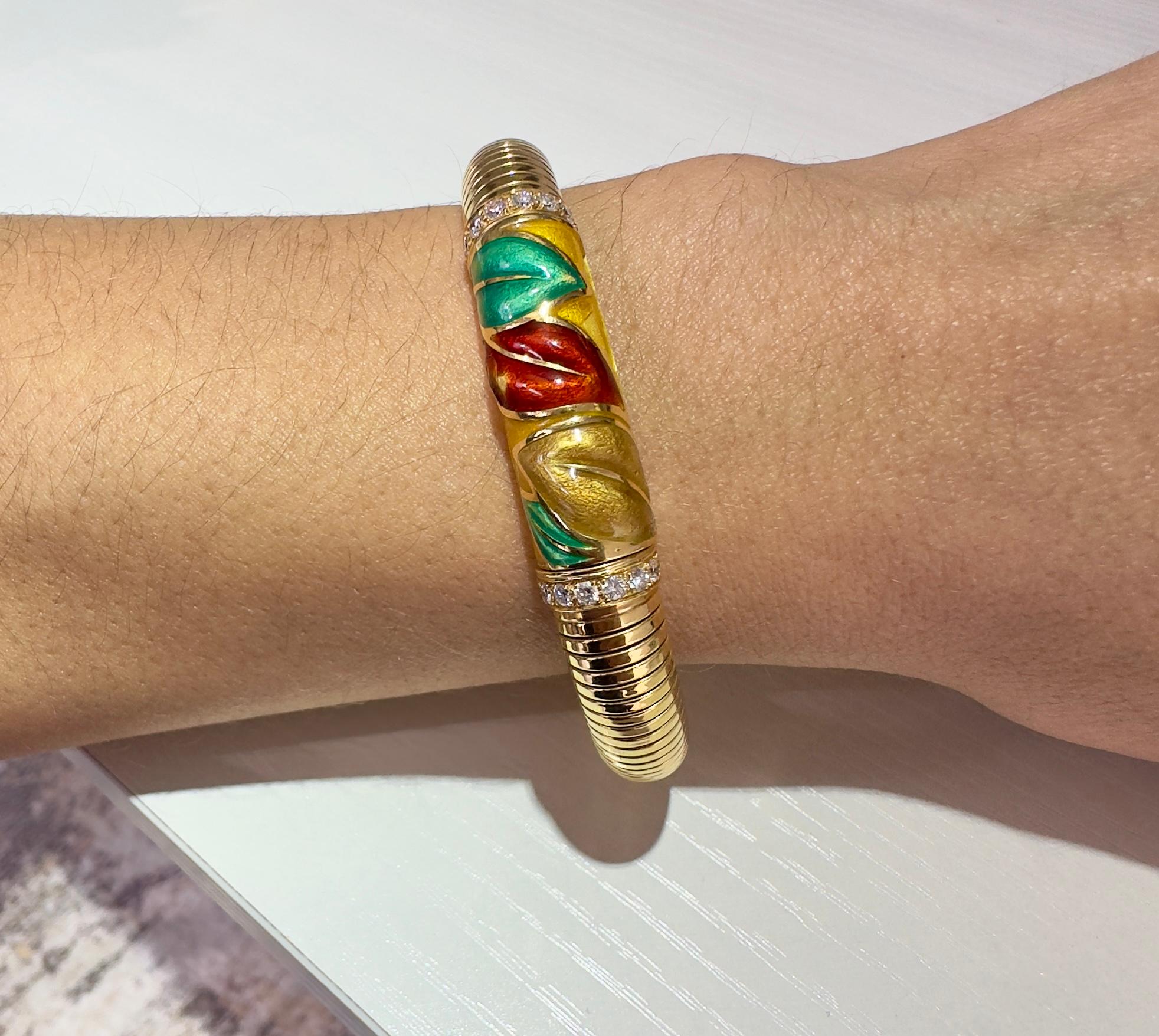 Boucheron, manchette vintage en or jaune 18 carats, émail et diamants Pour femmes en vente