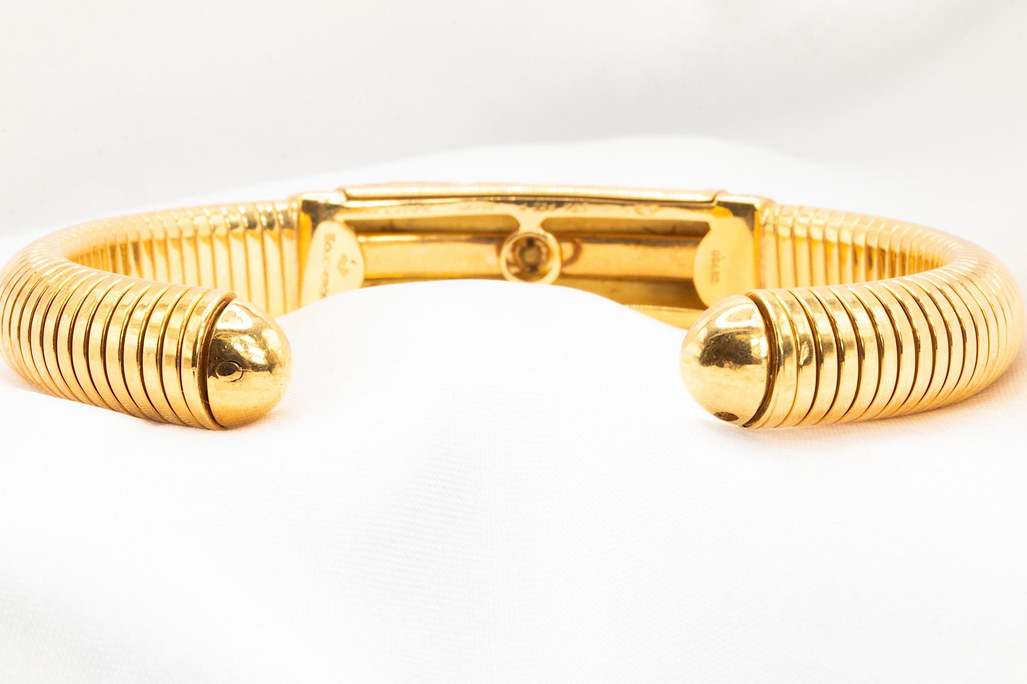 Boucheron, manchette vintage en or jaune 18 carats, émail et diamants État moyen - En vente à Houston, TX