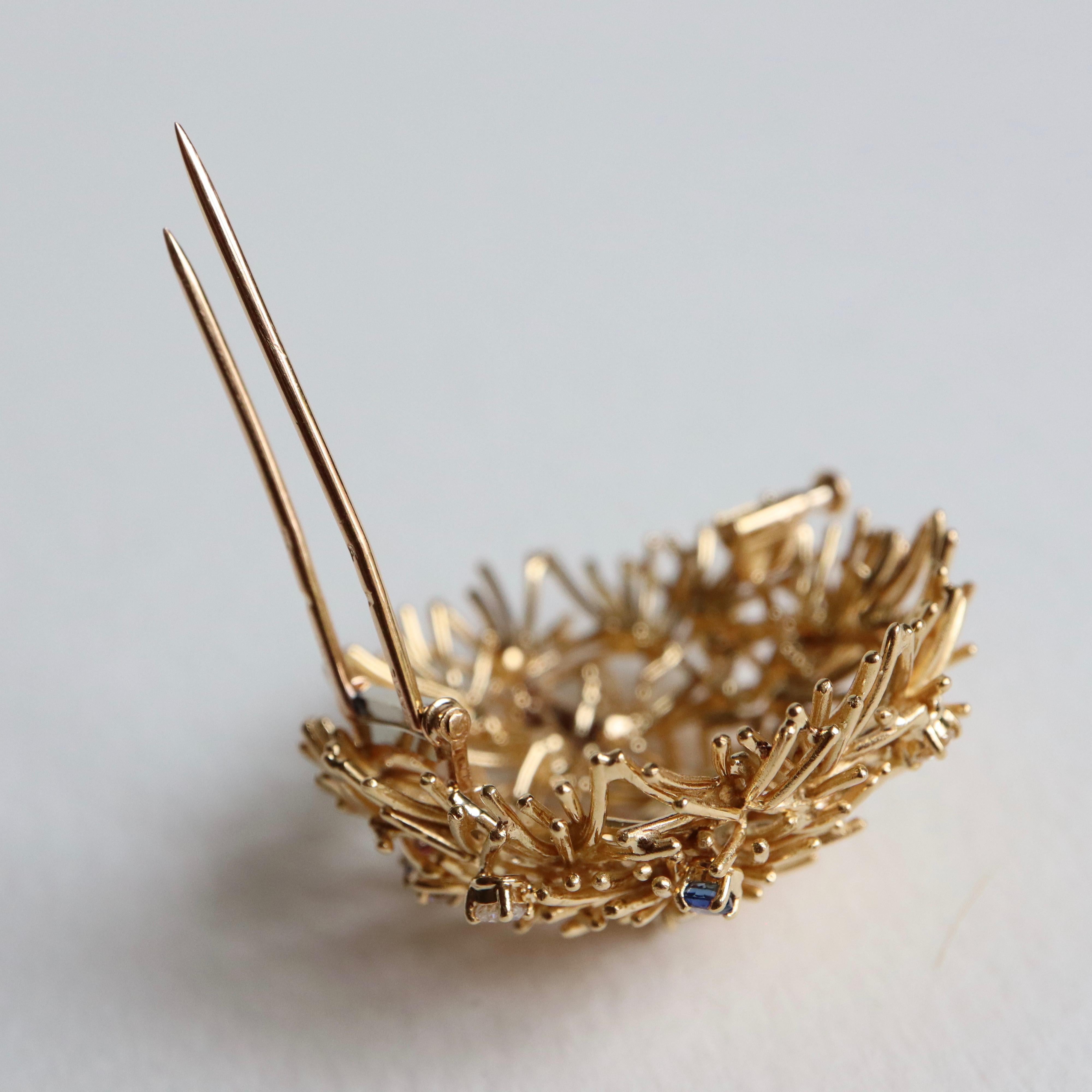 Boucheron 18 Karat Gold Stylized Thorn Ball Brooch with Sapphires and Diamonds In Good Condition For Sale In Paris, FR