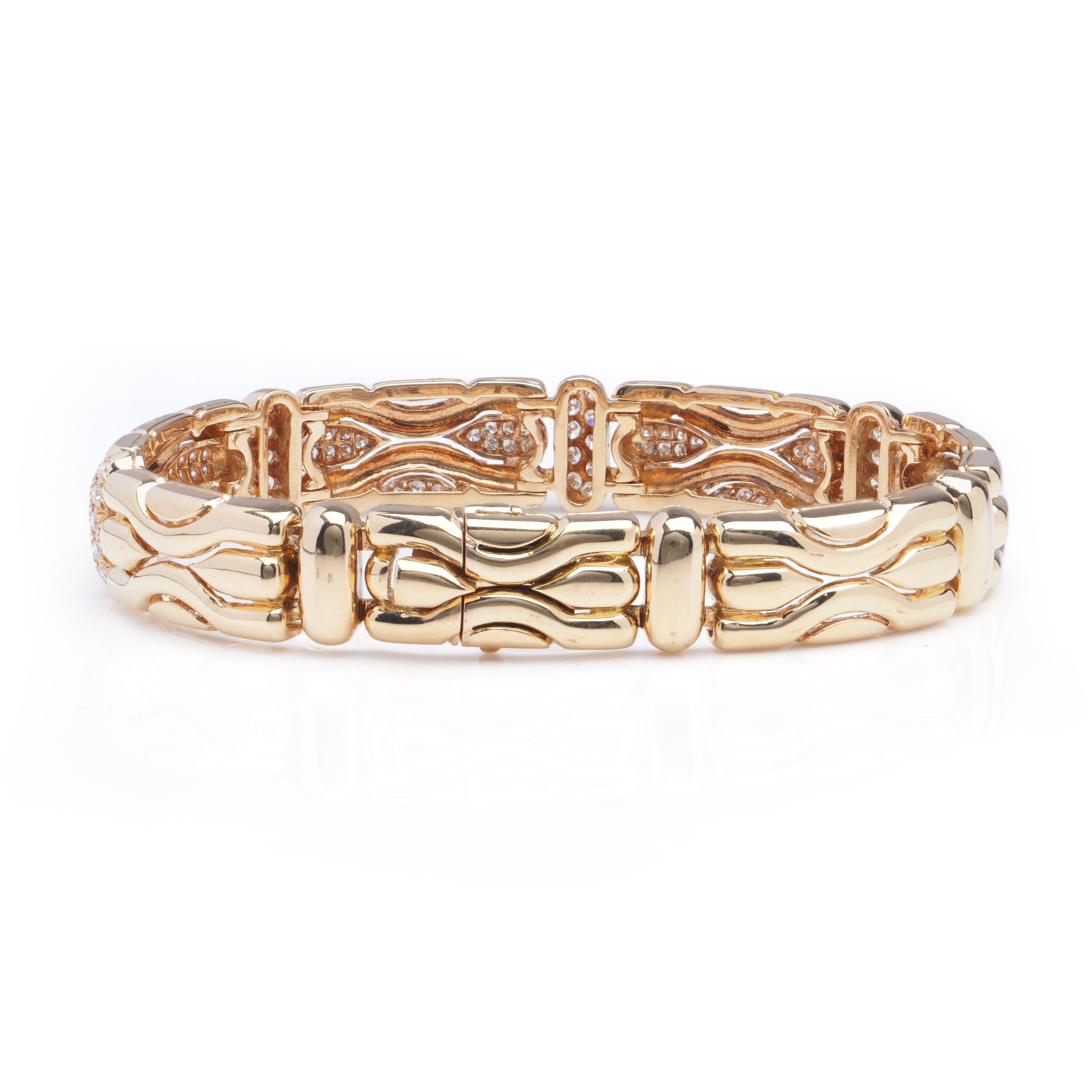 Boucheron 18kt. Gold Bracelet with 2.86 Cts. Diamonds In Good Condition For Sale In Braintree, GB