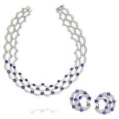 Boucheron Collier et boucles d'oreilles en or blanc 18 carats avec saphirs en forme de cœur et boucles d'oreilles