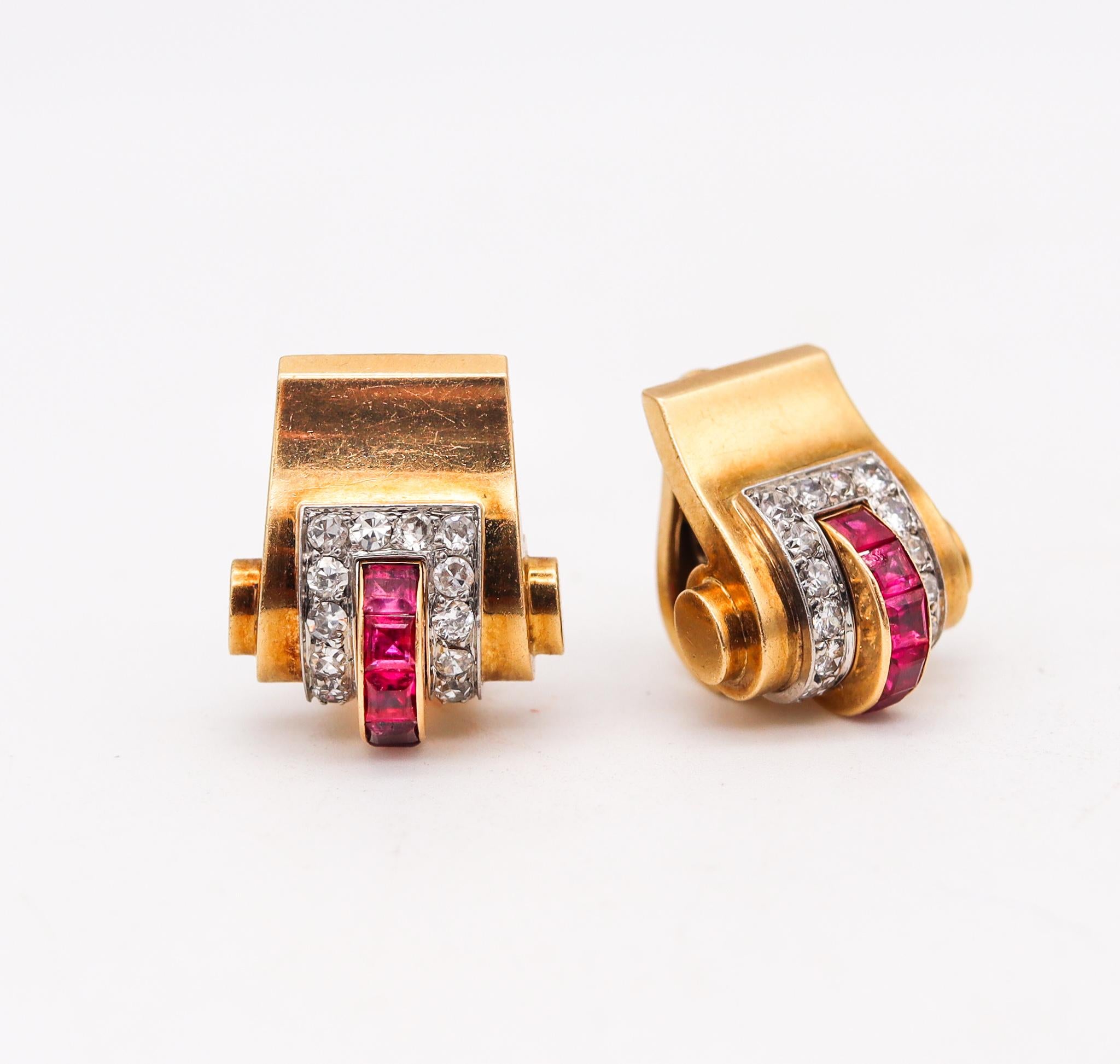 Boucheron Parure bracelet et boucles d'oreilles Paris 1937 en or 18 carats, diamants 6,88 carats et rubis Excellent état - En vente à Miami, FL