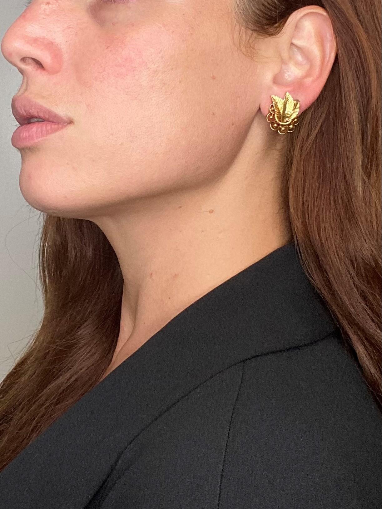 Vintage clips-earrings designed by Boucheron.

Beautiful early pieces made in Paris, France during the transitional post war period of the Art-Deco and the mid-century, Circa 1940's. This pair of clips-earrings has been crafted in solid yellow gold