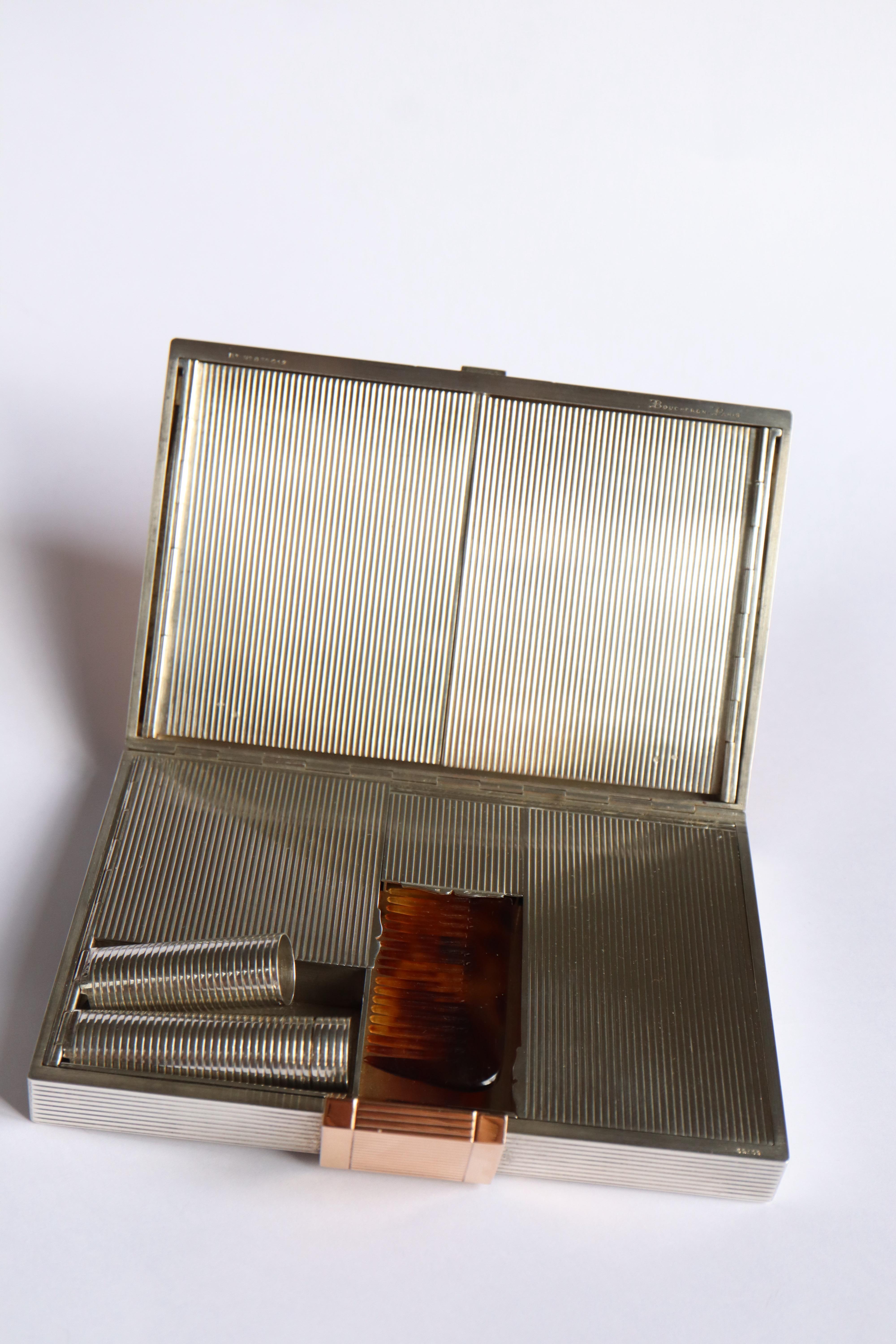 BOUCHERON, años 1940-1950 Kit de Belleza Oro Plata Rubíes con Bolsa y Caja Cabujón en venta