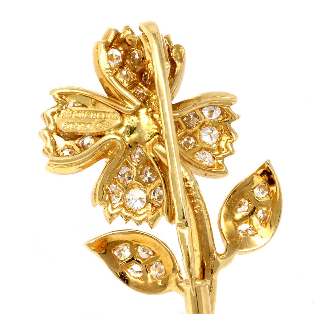 Boucheron 1960s Flower Pin with Blue Sapphire and Diamonds in 18 Karat Gold In Excellent Condition In Miami, FL