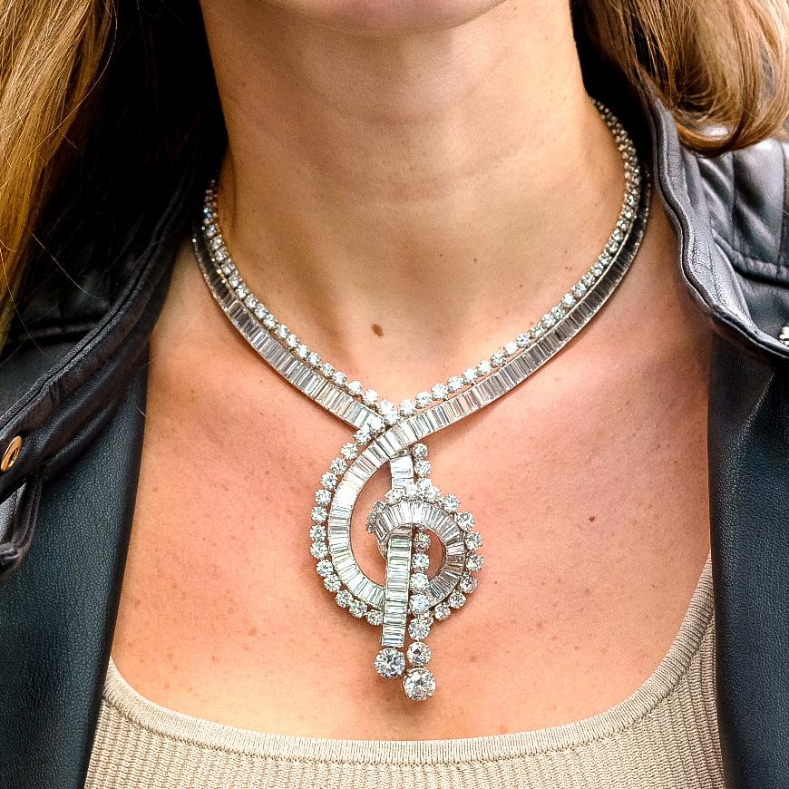 Collana Boucheron 1960 in platino da 111 carati con magnifiche note musicali In condizioni ottime in vendita a New York, NY