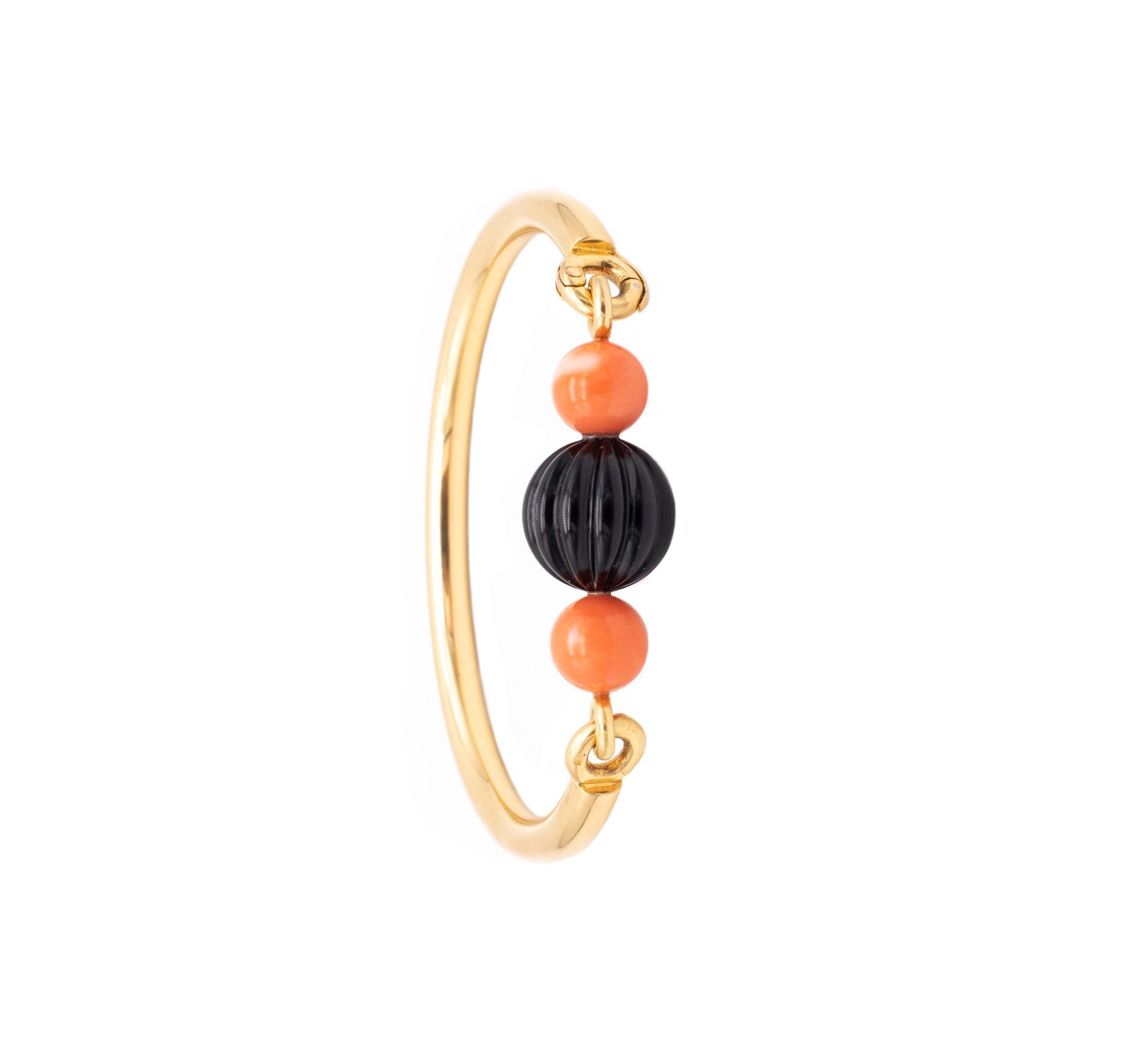 Modernist Boucheron 1970 Paris Colorful Bracelet in 18Kt Yellow Gold with Coral and Onyx