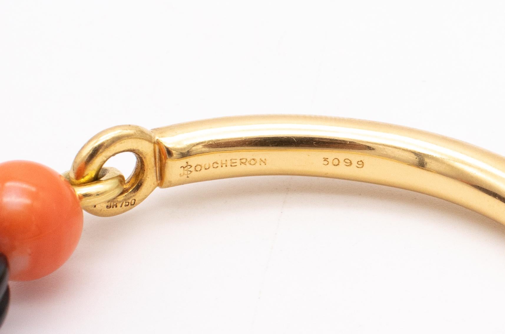 Boucheron Paris Bracelet coloré en or jaune 18 carats avec corail et onyx, 1970 Pour femmes en vente
