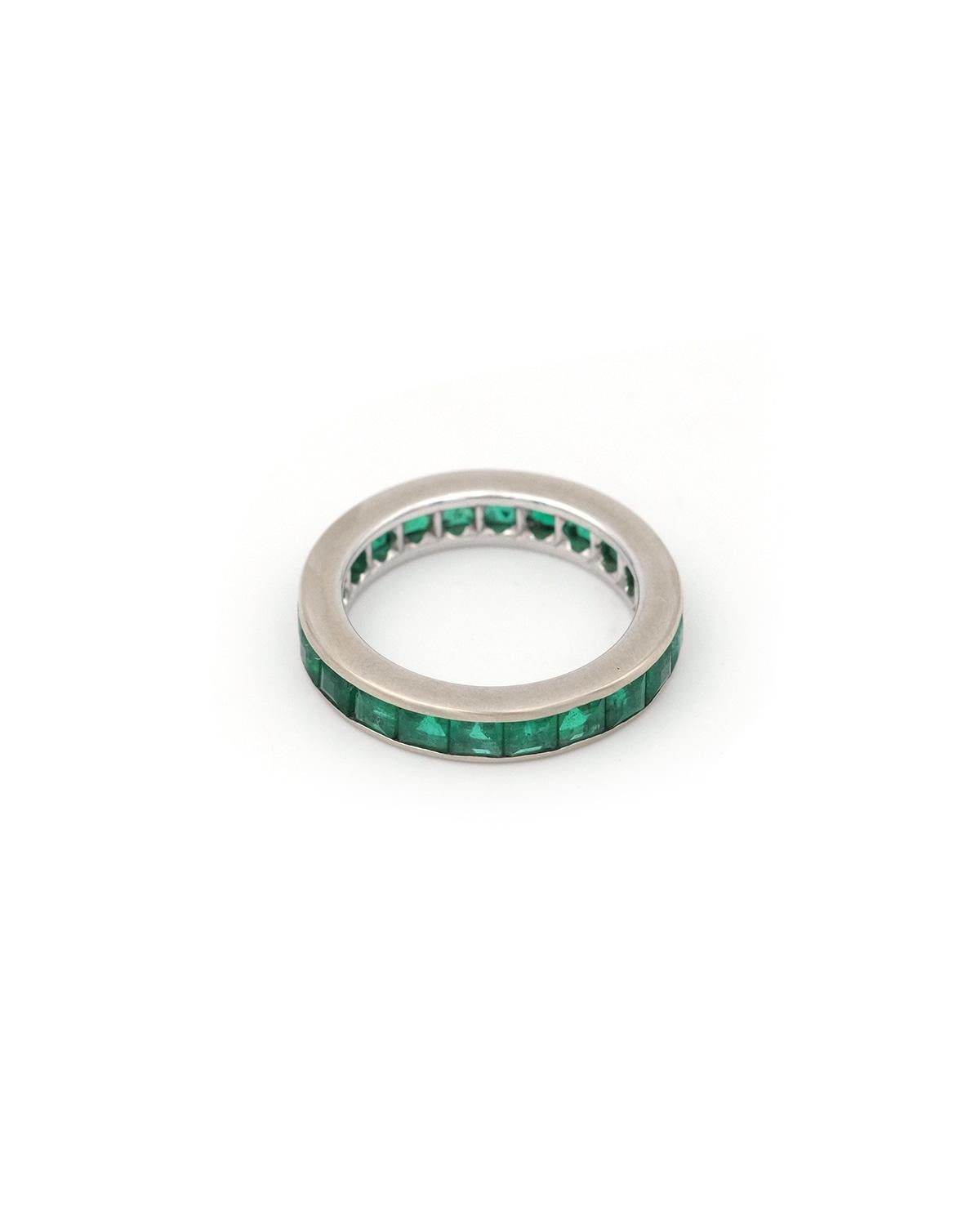 Taille princesse Boucheron 2.31 ct émeraude bague d'éternité vintage or blanc 18k en vente