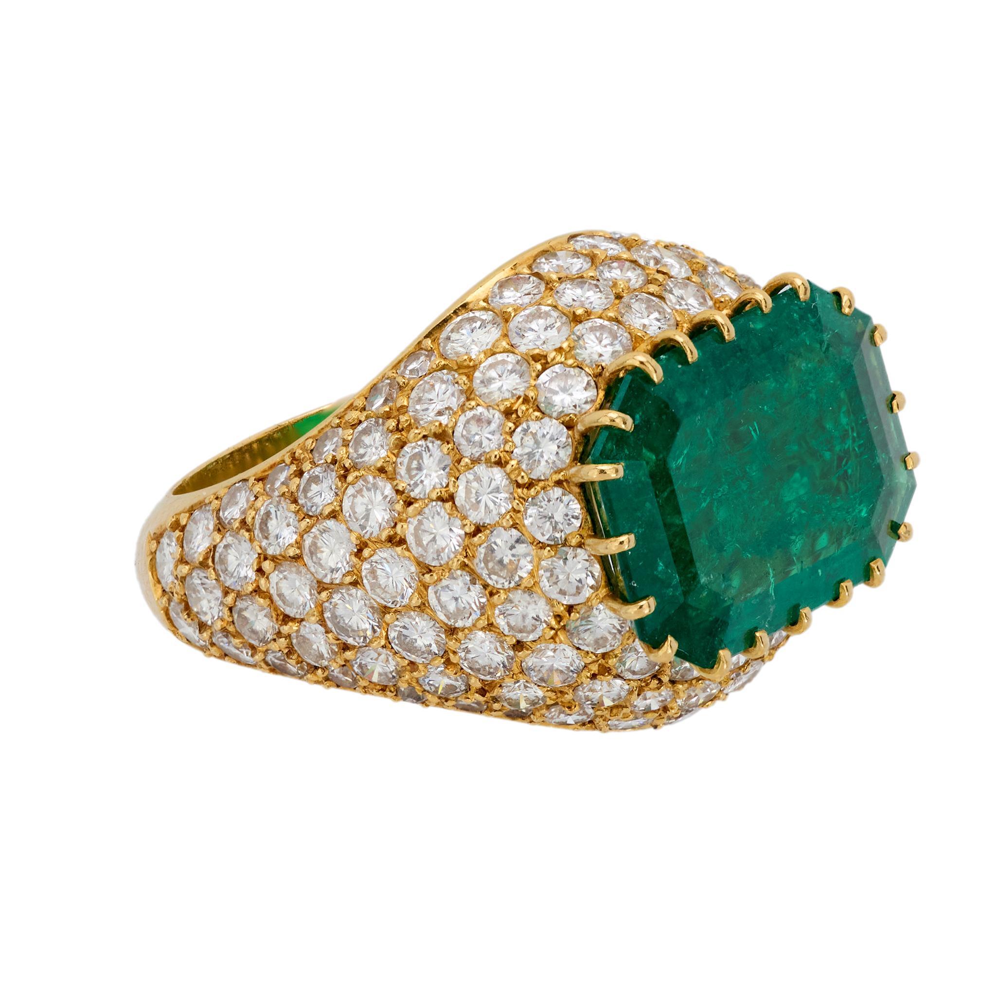 Brilliant Cut Boucheron 4.87 carat Colombian emerald diamond 18k gold ring For Sale