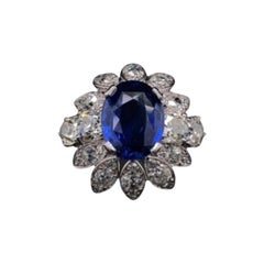 Retro Boucheron 4.90 Carat Sapphire and Diamond Cluster Ring Platinum, Circa 1950