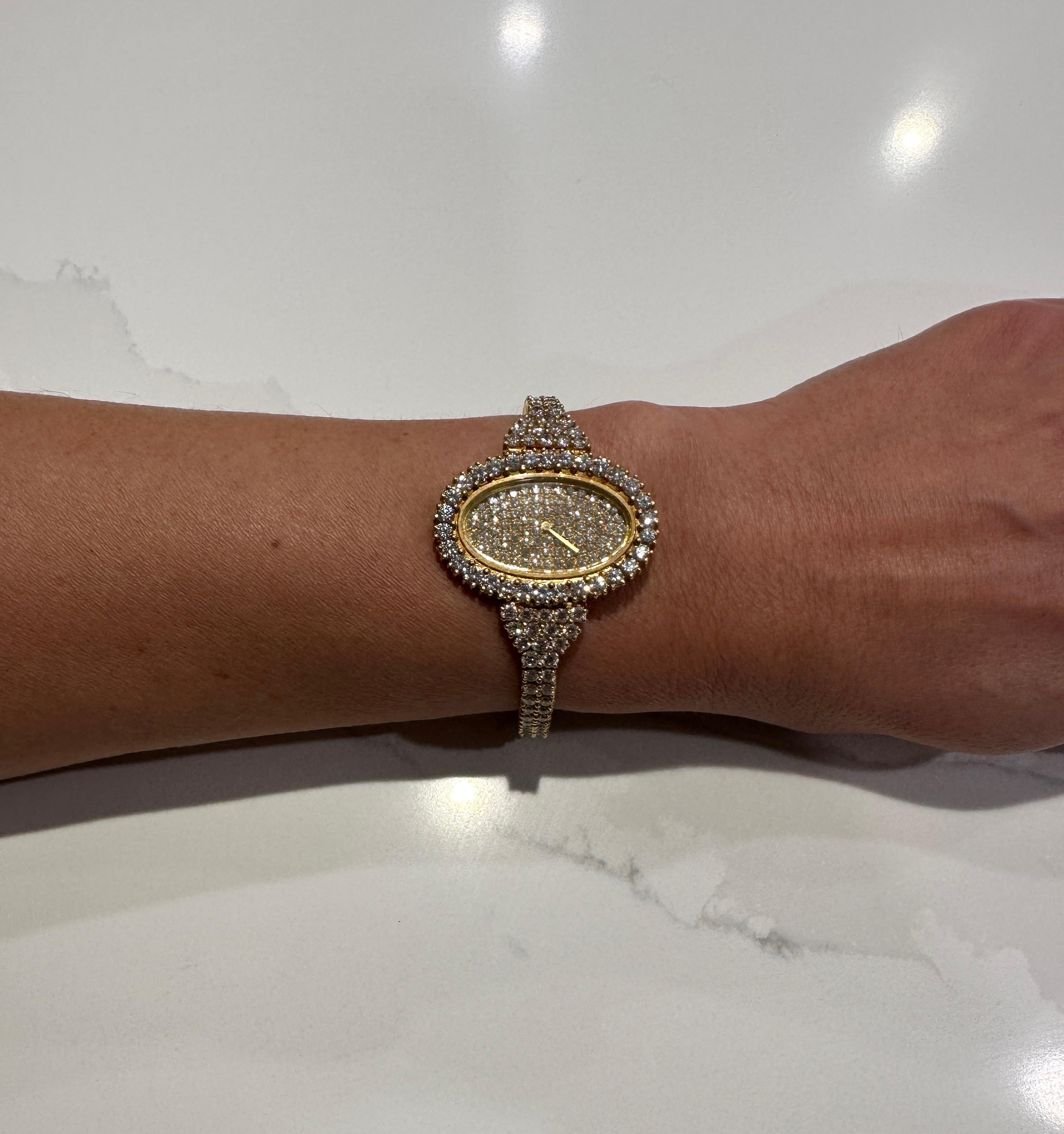 This exquisite 7.75 carat diamond Boucheron watch is both dazzling and dainty with its elegant, slim design accented by an array of sparkling diamonds.
Boucheron ladies diamond oval/egg shape watch. Fully hallmarked.
18K yellow gold 
Set with 234