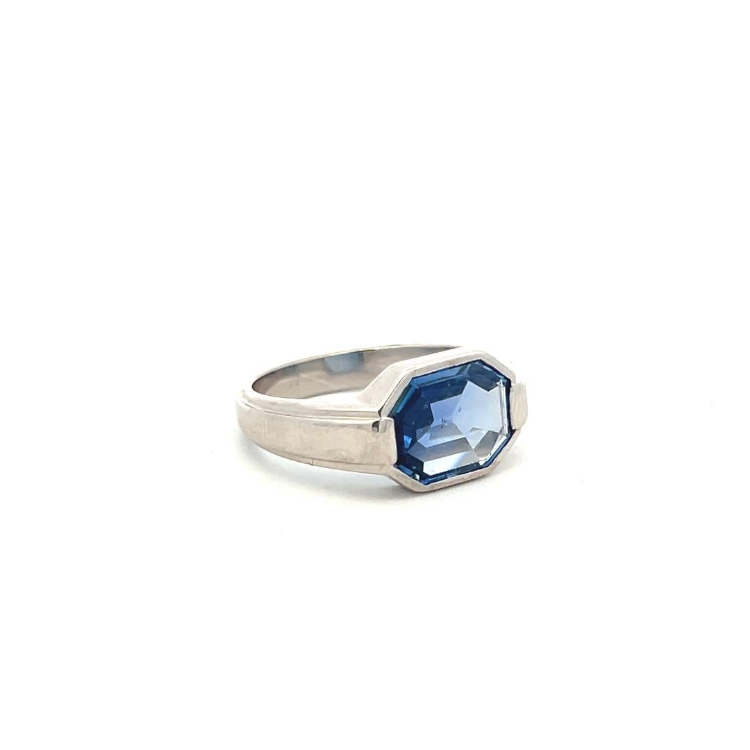 Boucheron 9.5-7.8MM HEXA Sapphire 18 Karat White Gold Gems Stone Ring For Sale 2