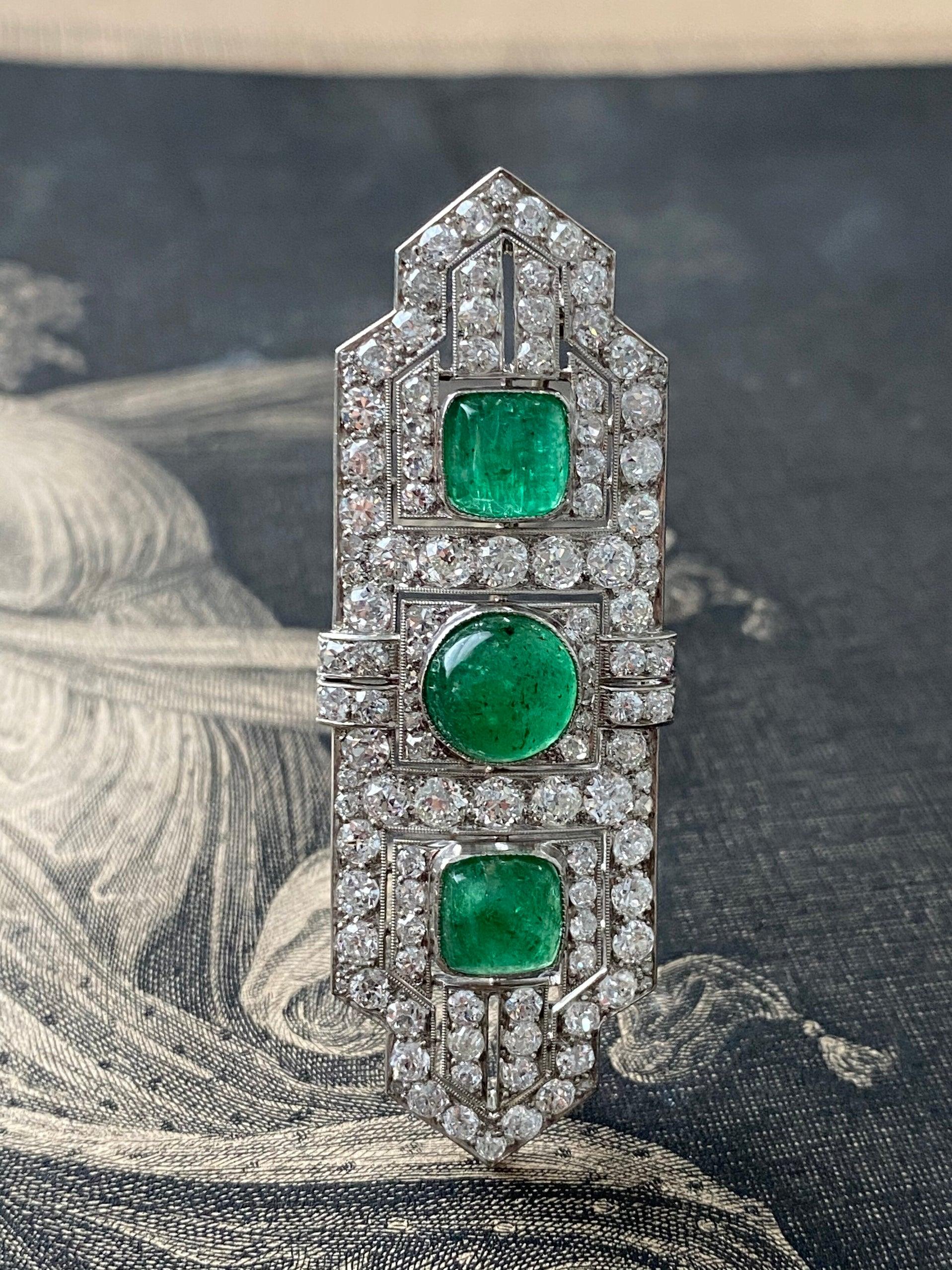 Cabochon Boucheron Art Deco Platinum, Emerald and Diamond Brooch For Sale