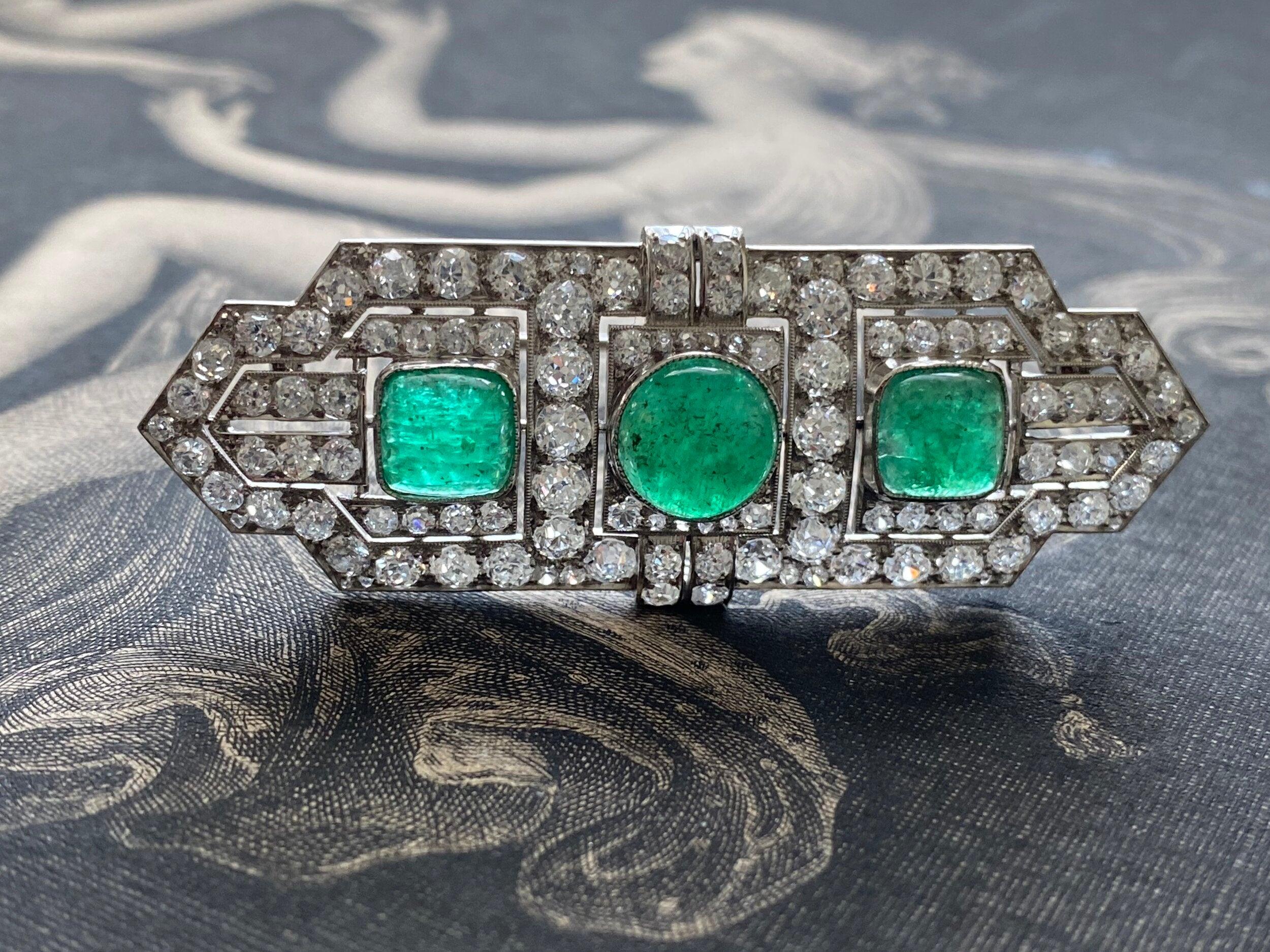 Cabochon Boucheron Art Deco Platinum, Emerald and Diamond Brooch For Sale