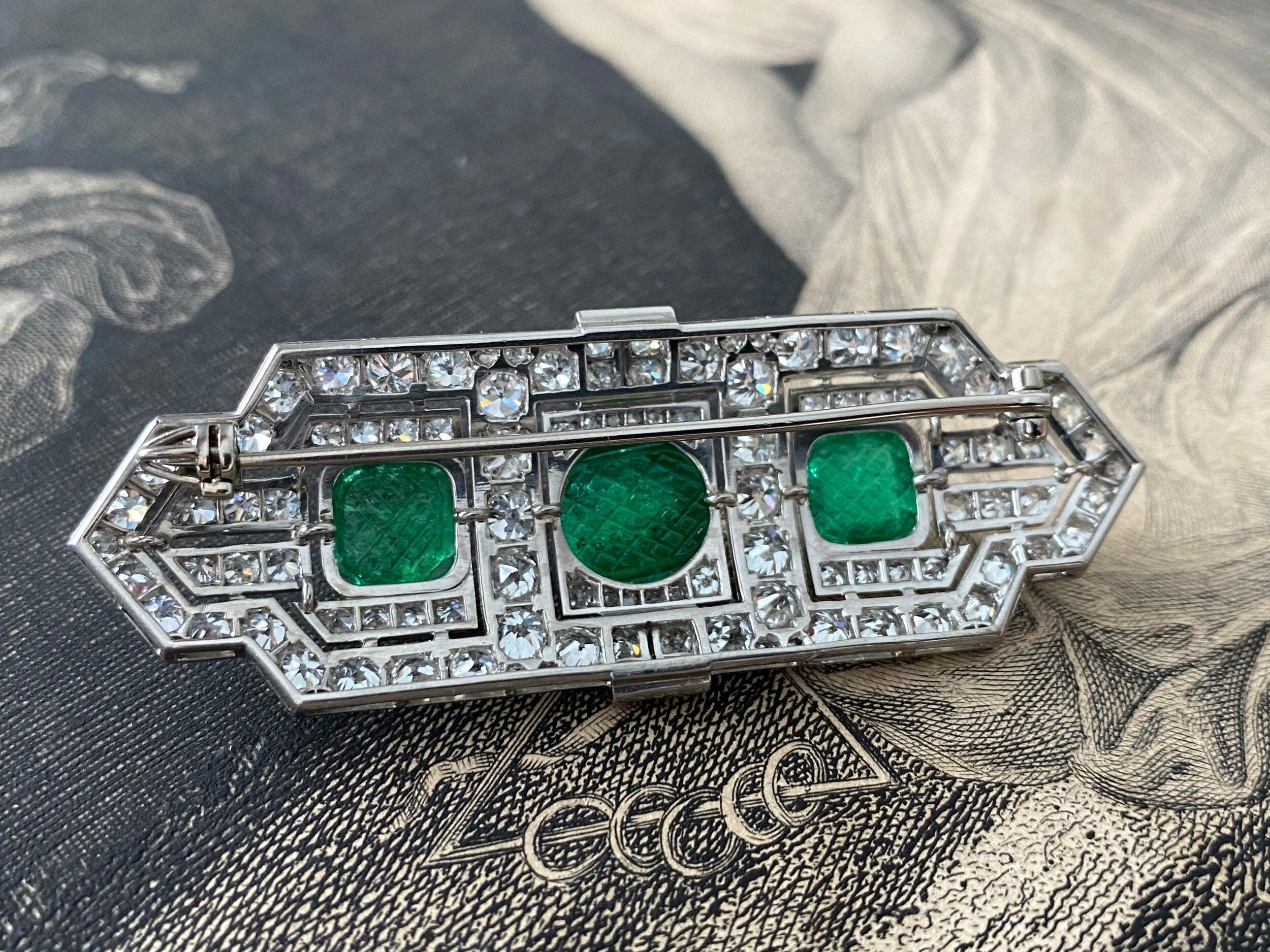 Boucheron Art Deco Platinum, Emerald and Diamond Brooch For Sale 3