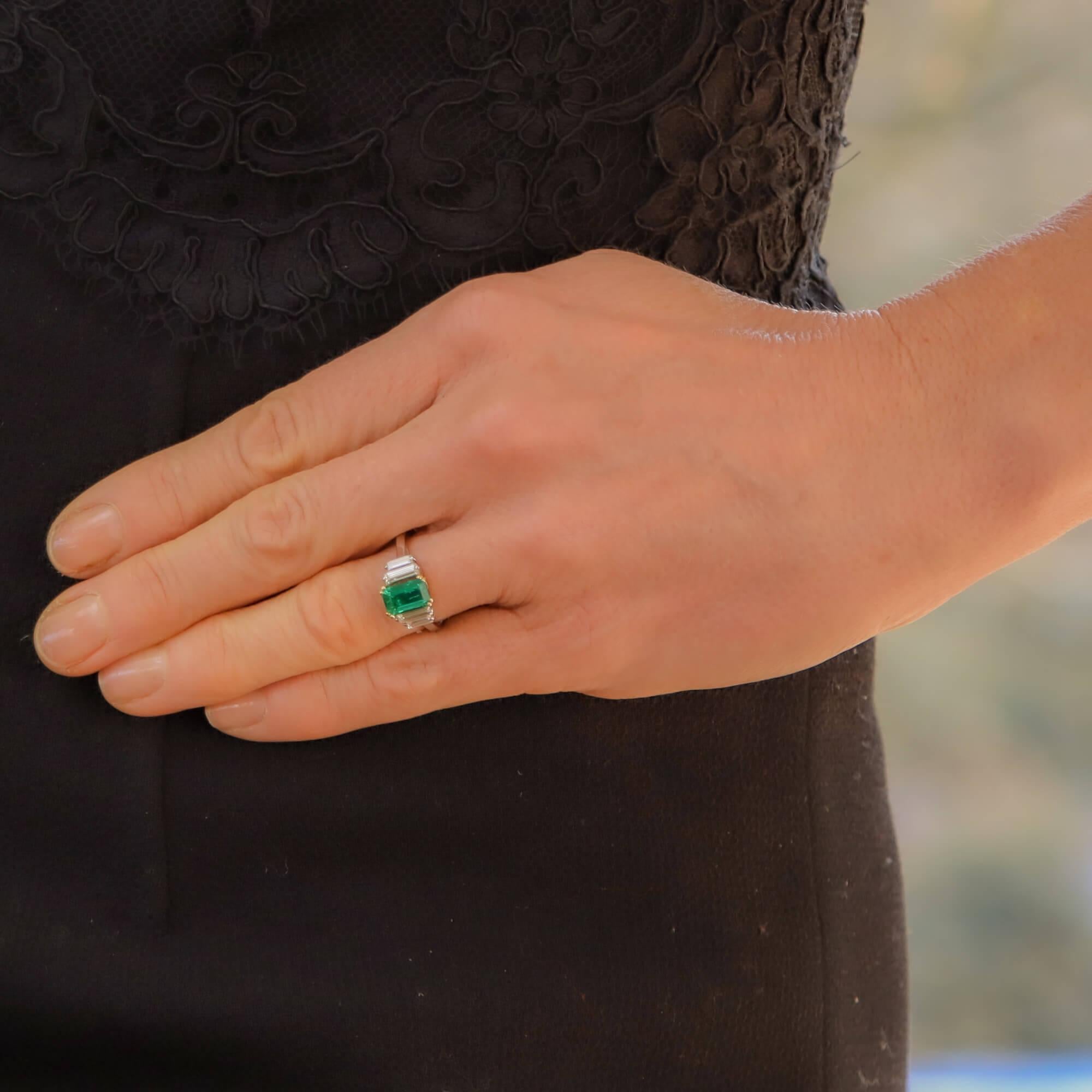 Boucheron Art Deco Stil Smaragd und Diamant Verlobungsring in Platin 1