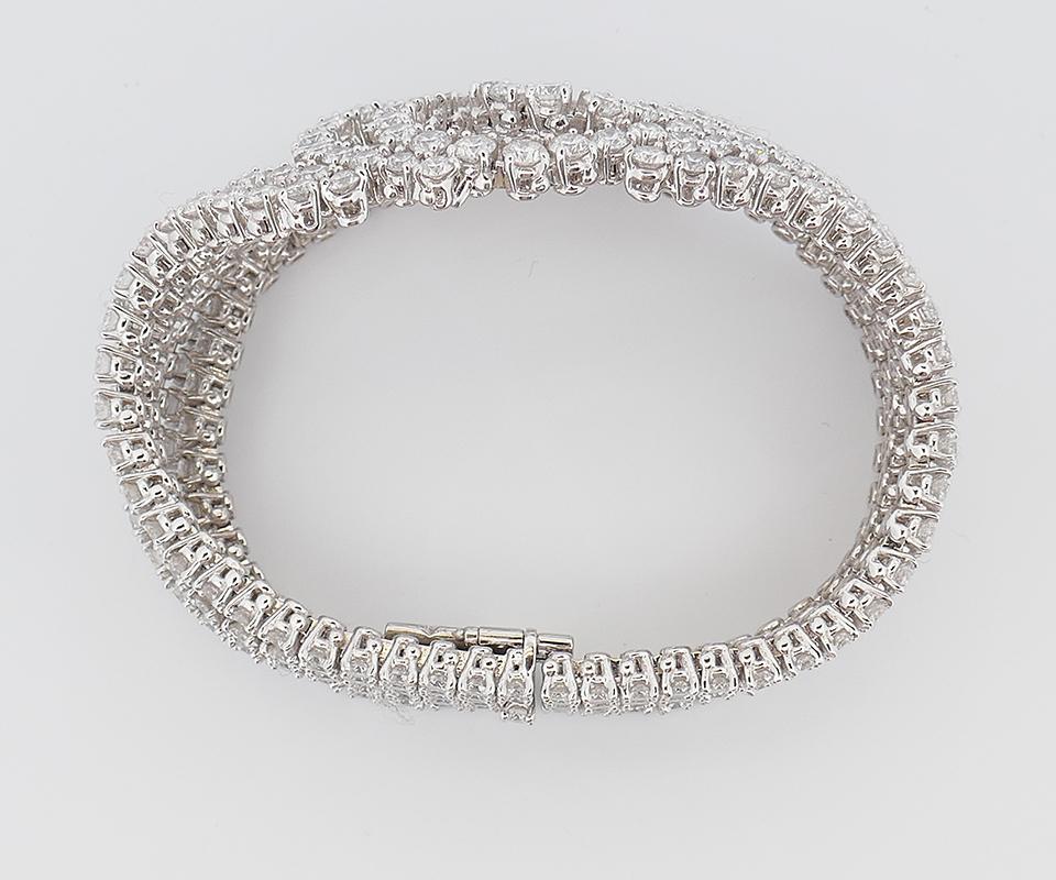 Bracelet Boucheron en or blanc 18k avec diamants - Bijoux de famille en vente 3