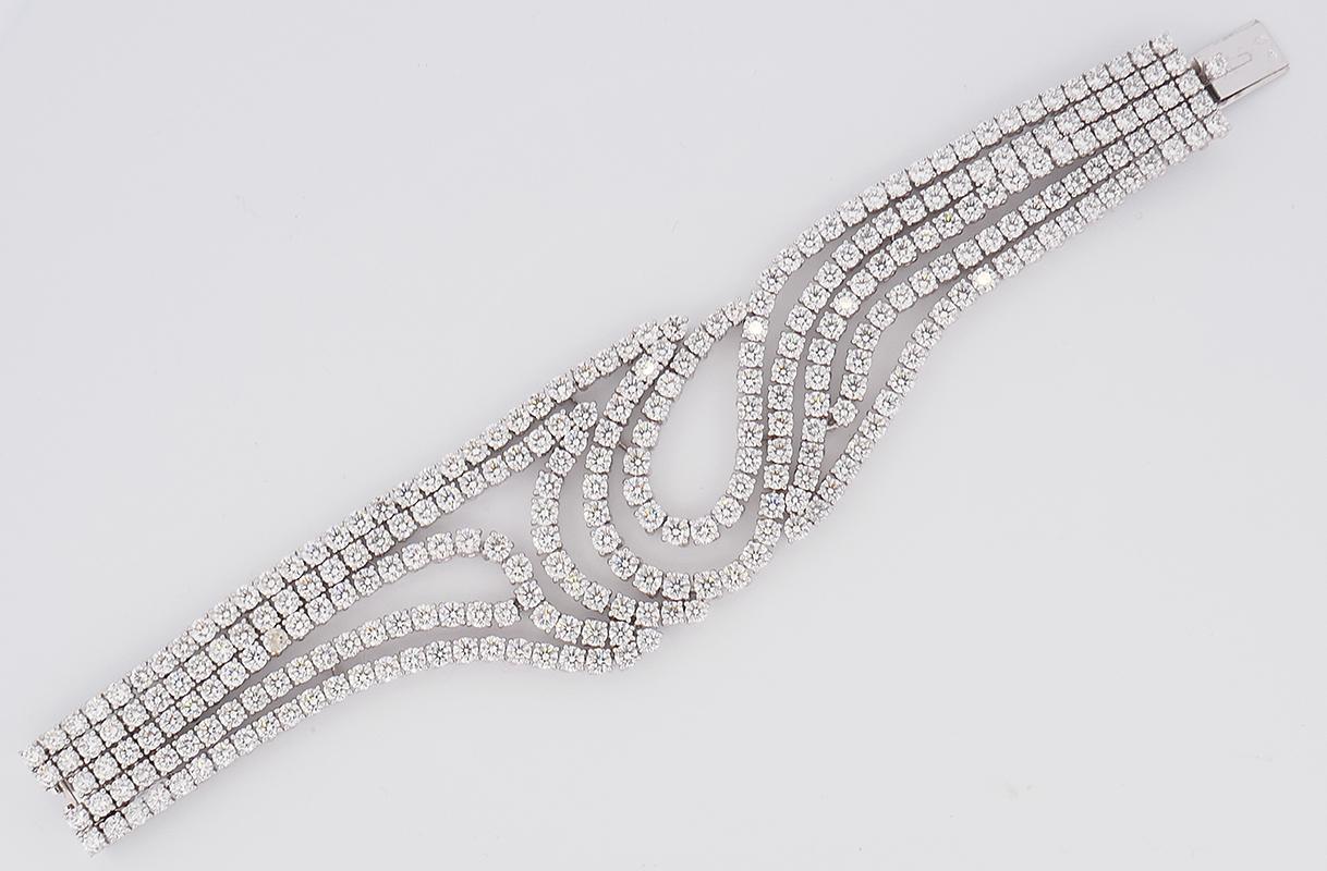 Bracelet Boucheron en or blanc 18k avec diamants - Bijoux de famille en vente 4