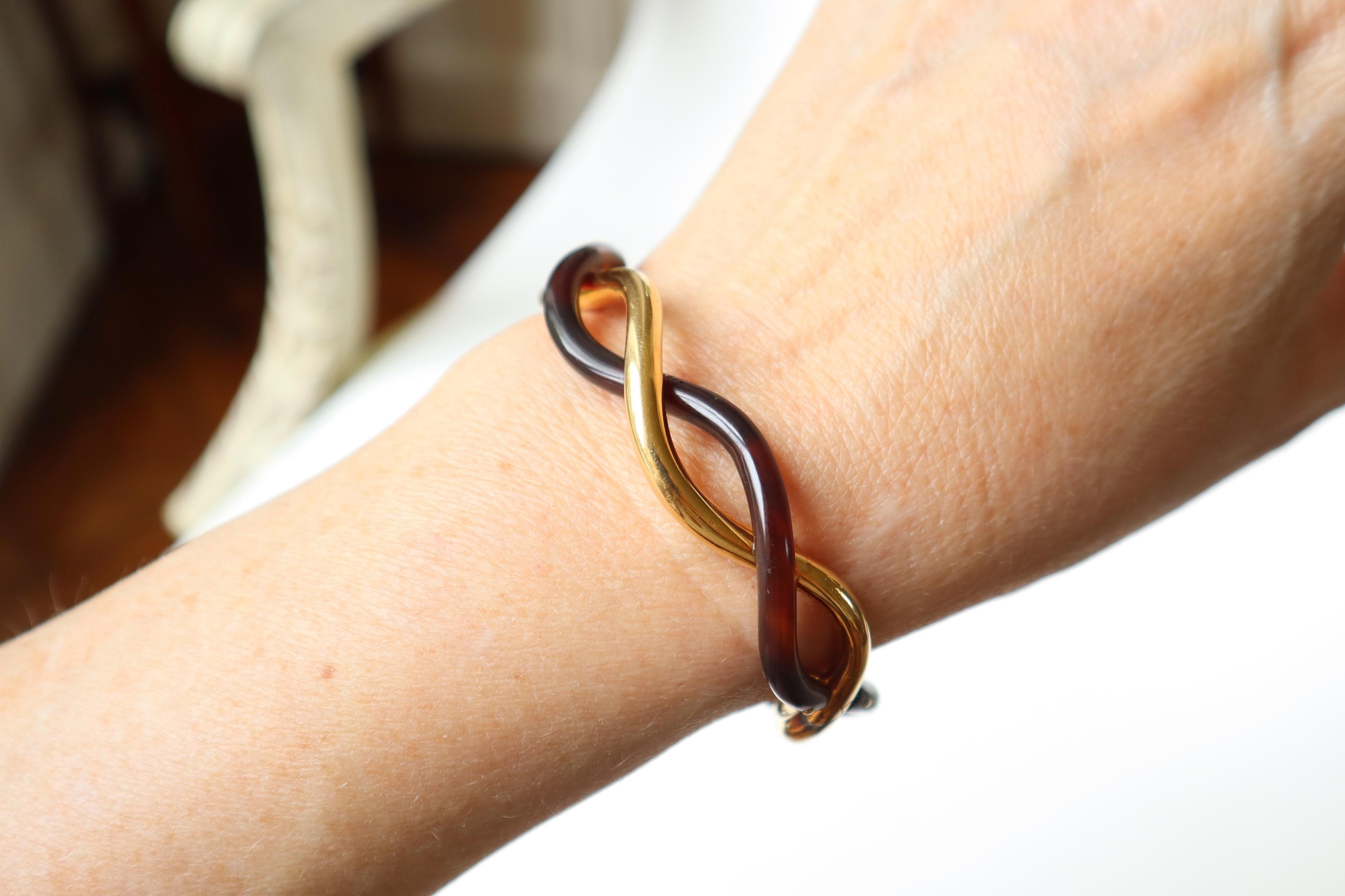 Boucheron Bracelet in 18 Carats Yellow Gold and Tortoise Shell In Good Condition For Sale In Paris, FR